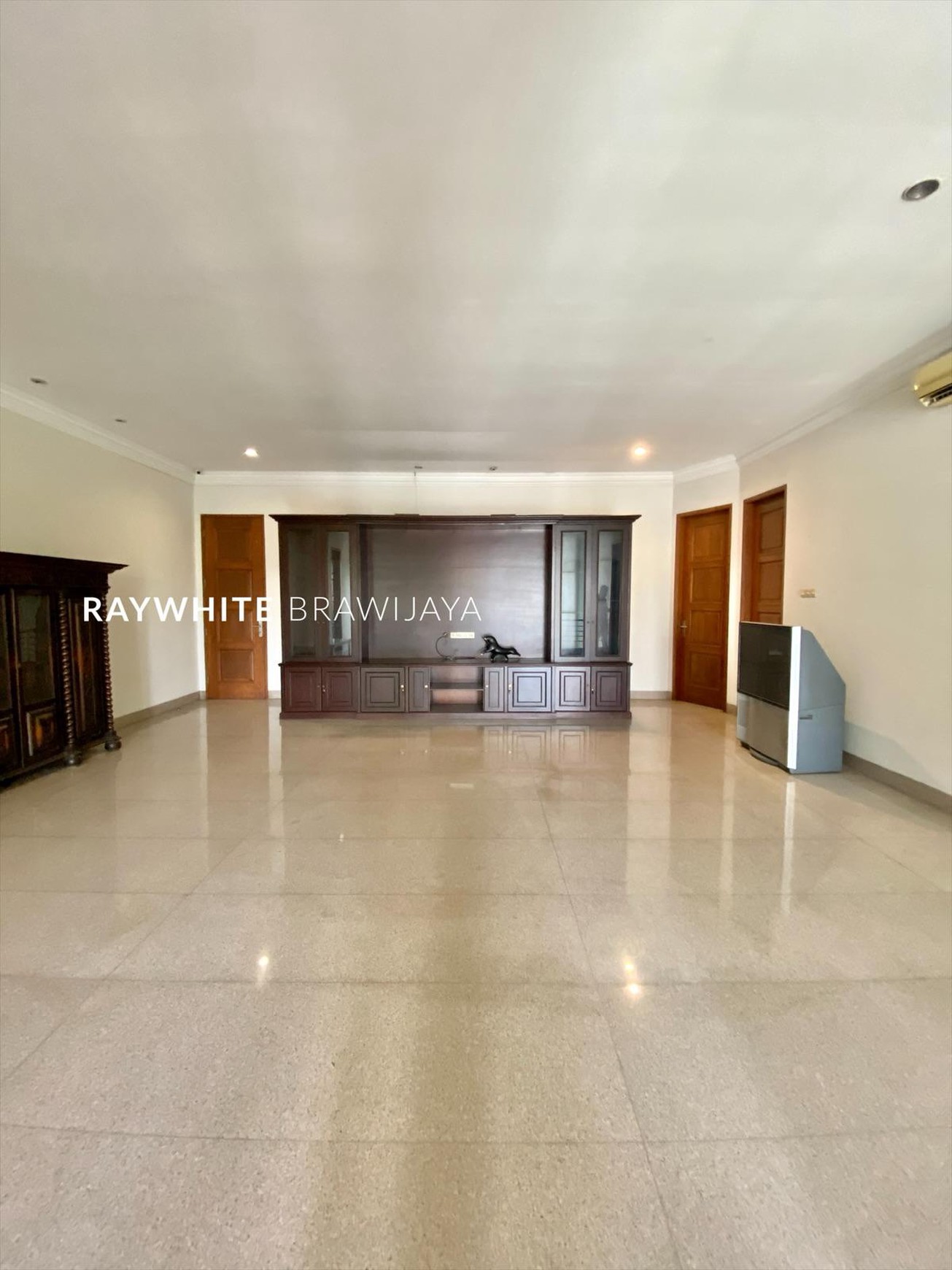 Rumah Dalam Kompleks Elit Area Taman Patra Kuningan