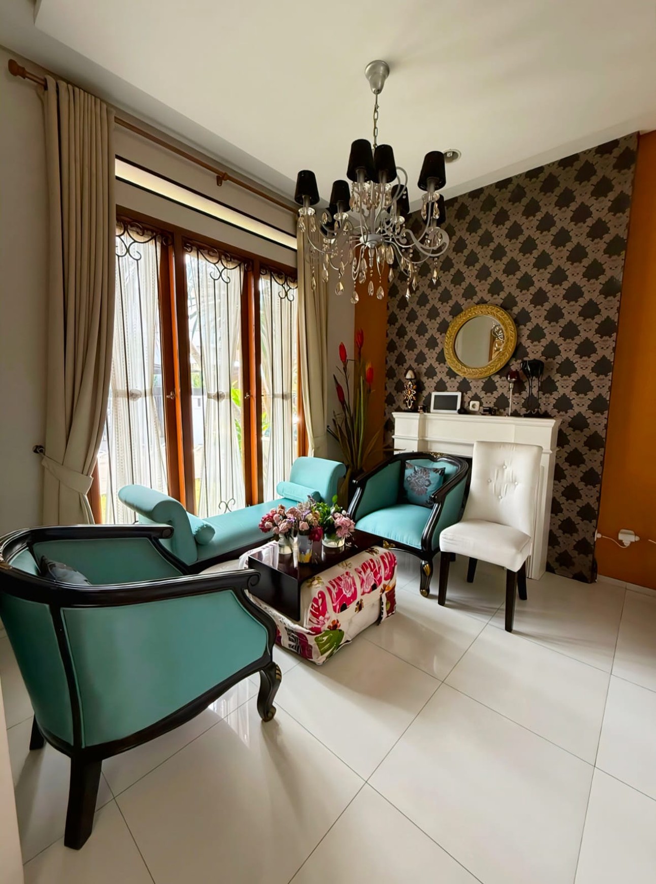 Rumah siap huni,ada pool di Bintaro Jaya 9