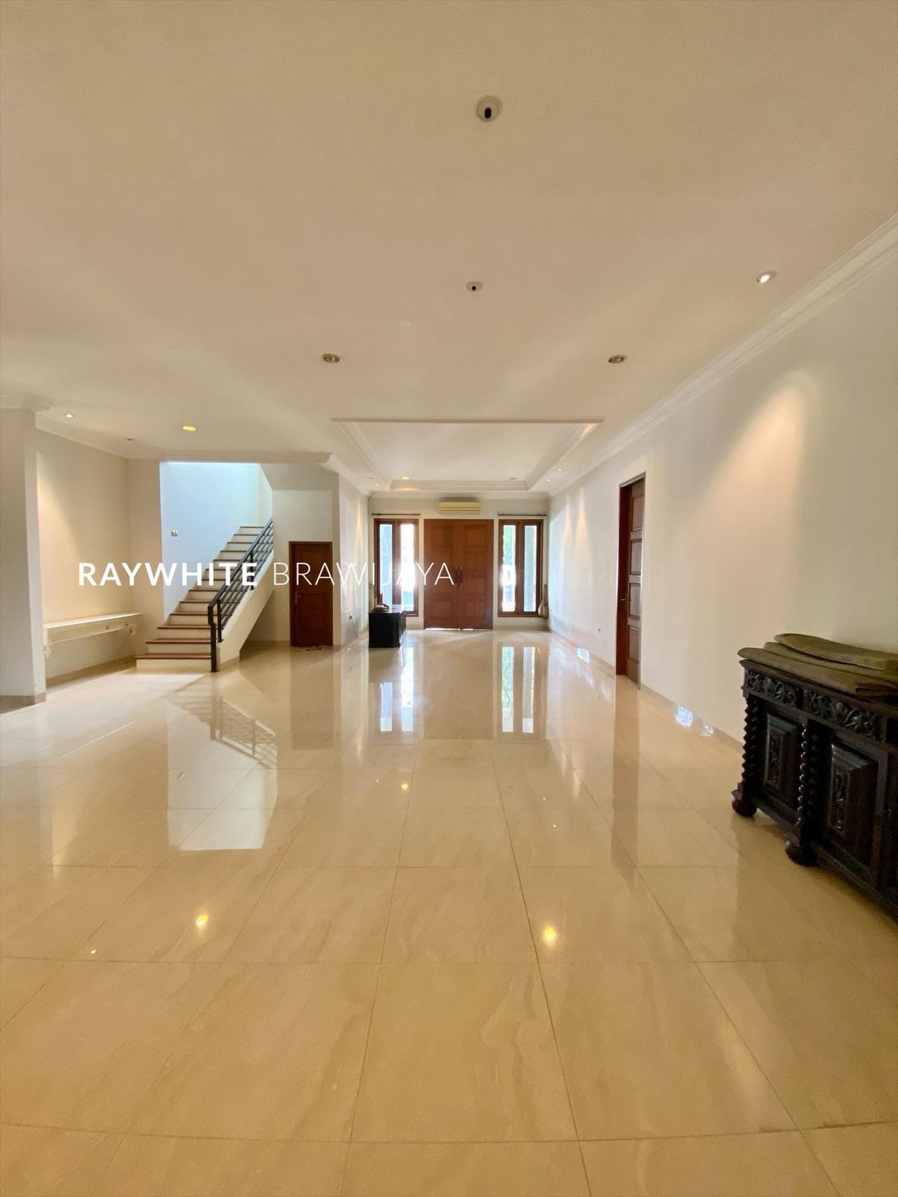 Rumah Siap Huni Dalam Kompleks Elit Area Patra Kuningan