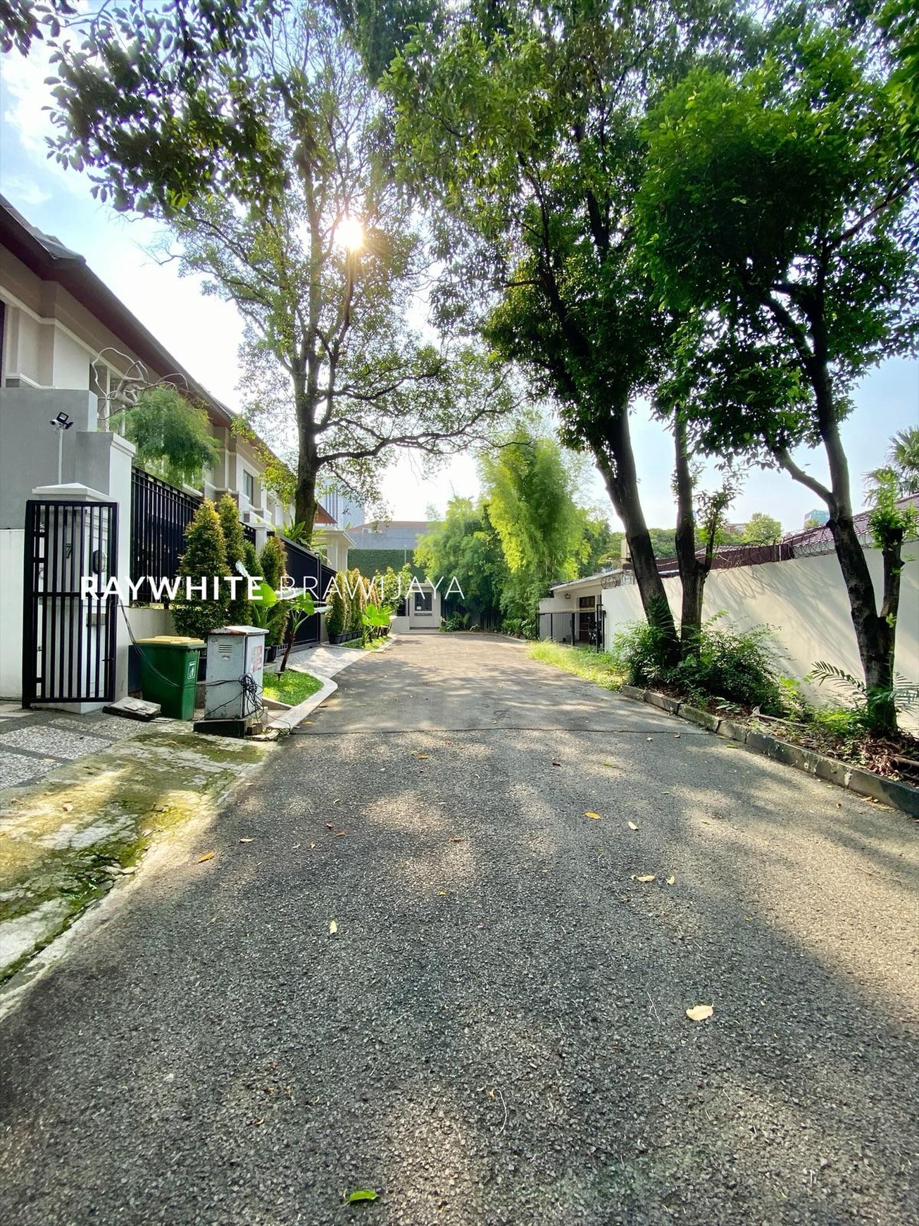 Rumah Siap Huni Dalam Kompleks Elit Area Patra Kuningan