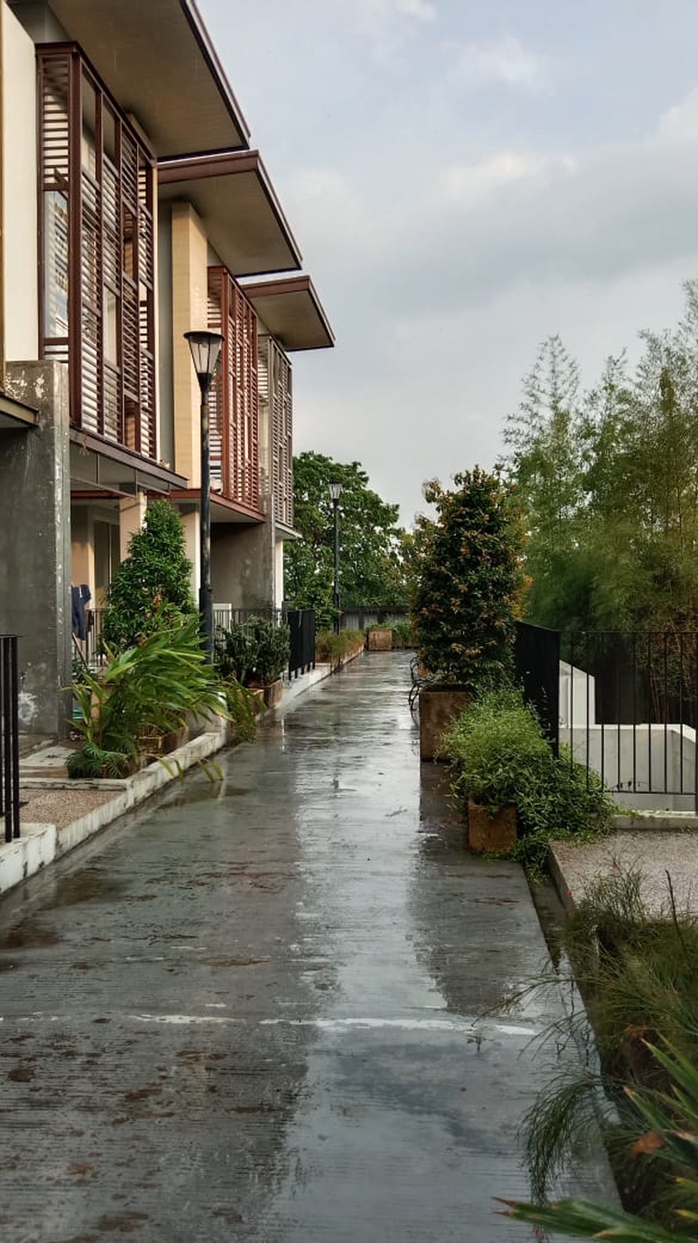 Lelang Rumah di Notredame Garden Suite, Lakarsantri, Kota Surabaya