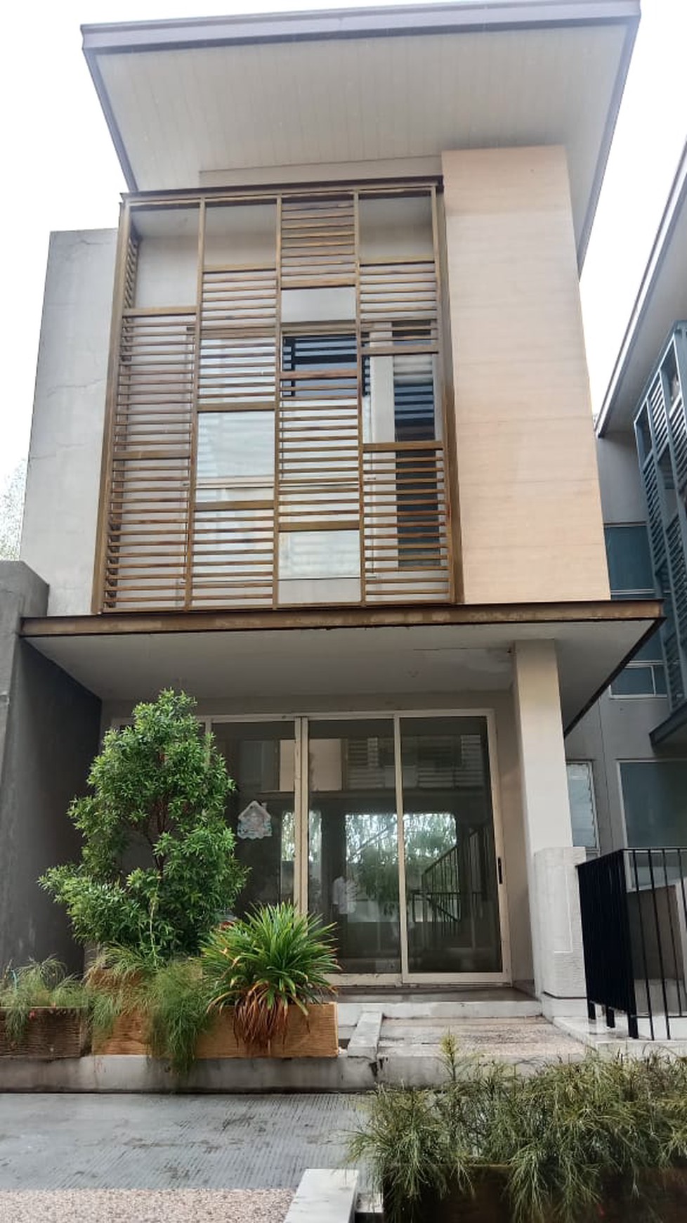 Lelang Rumah di Notredame Garden Suite, Lakarsantri, Kota Surabaya
