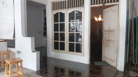Rumah Klasik 1 Lantai SHM di Wilayah Tebet