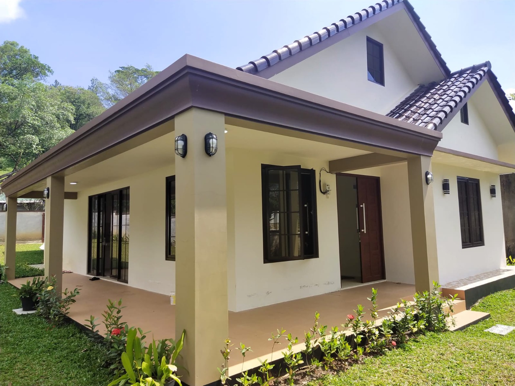 RUMAH DIJUAL SIAP HUNI POSISI HOEK KOMPLEK LAKESIDE HOME SENTUL CITY