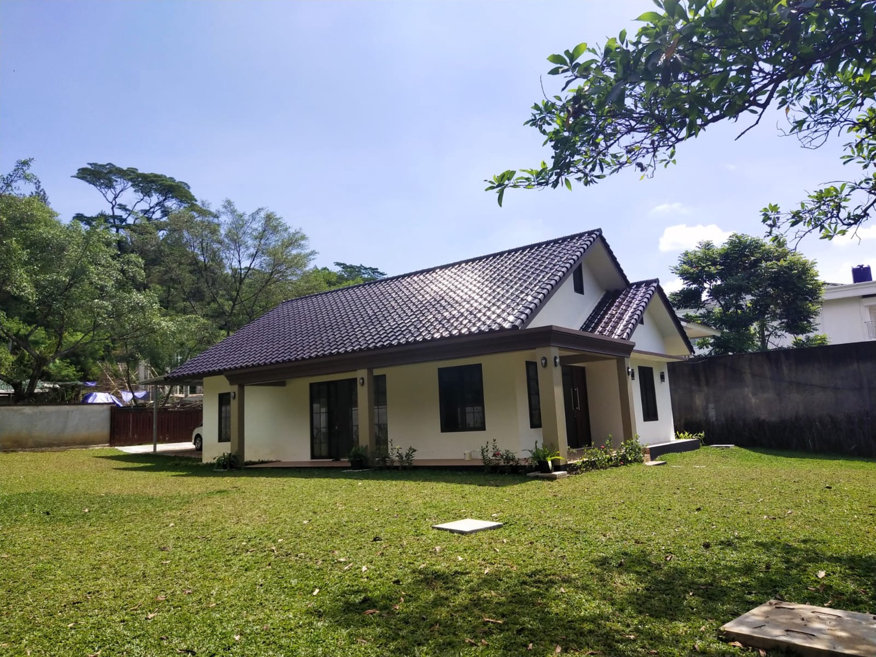 RUMAH DIJUAL SIAP HUNI POSISI HOEK KOMPLEK LAKESIDE HOME SENTUL CITY