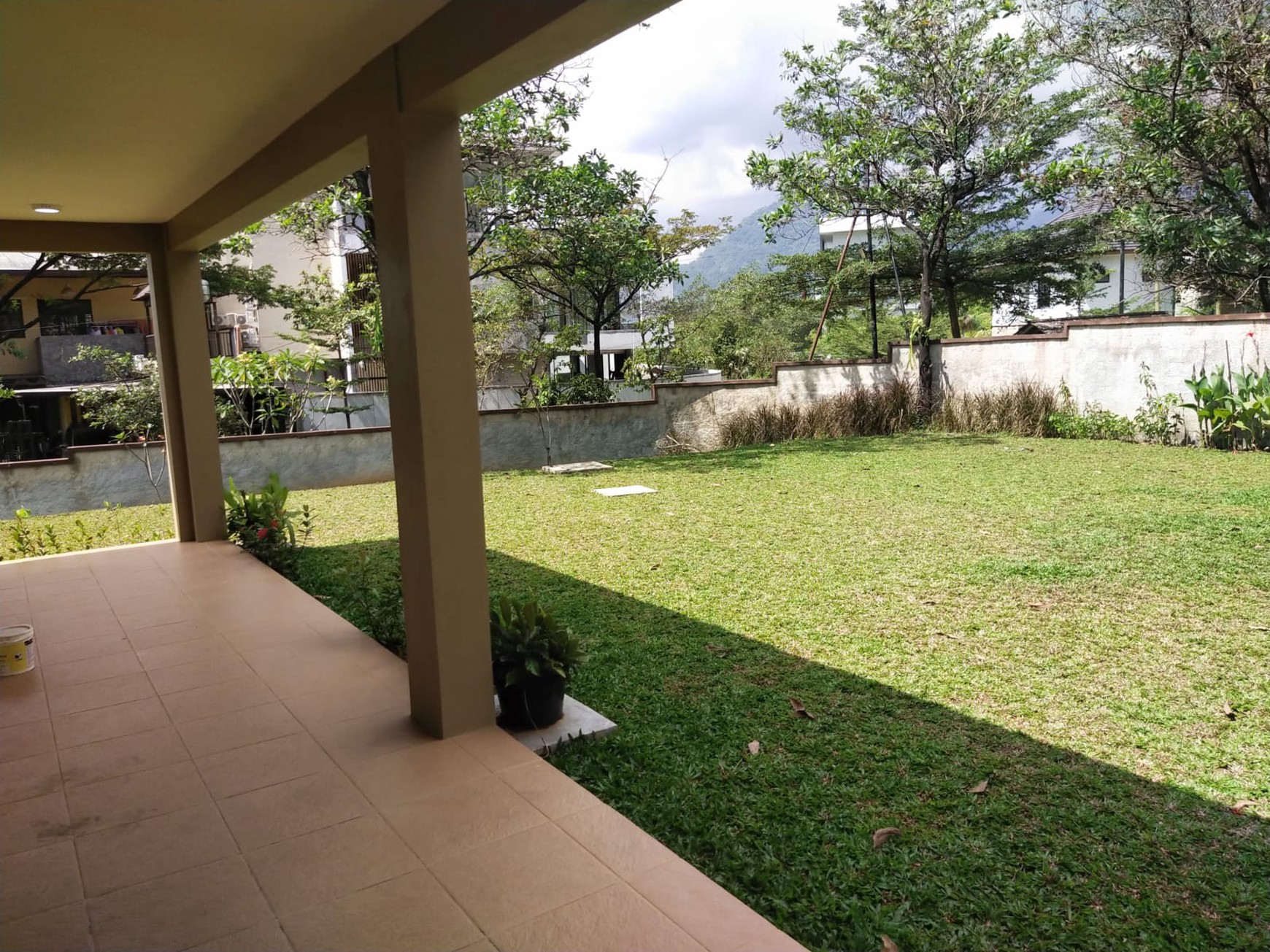 RUMAH DIJUAL SIAP HUNI POSISI HOEK KOMPLEK LAKESIDE HOME SENTUL CITY
