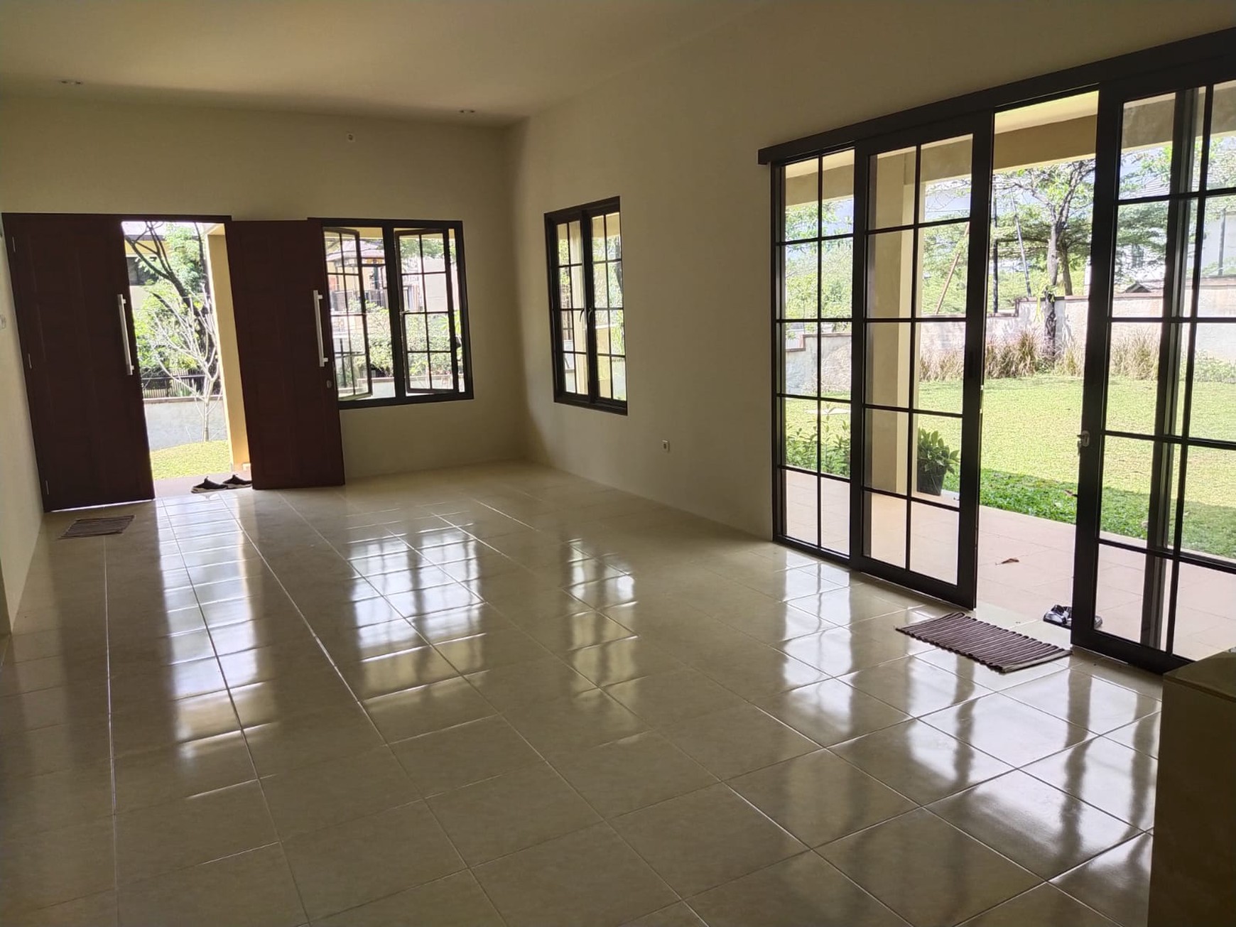 RUMAH DIJUAL SIAP HUNI POSISI HOEK KOMPLEK LAKESIDE HOME SENTUL CITY