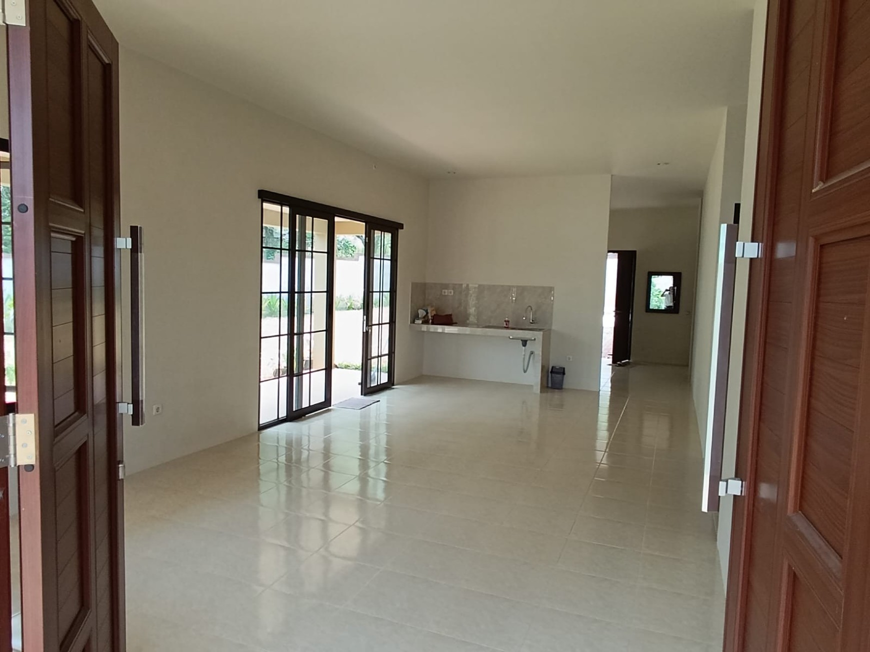 RUMAH DIJUAL SIAP HUNI POSISI HOEK KOMPLEK LAKESIDE HOME SENTUL CITY