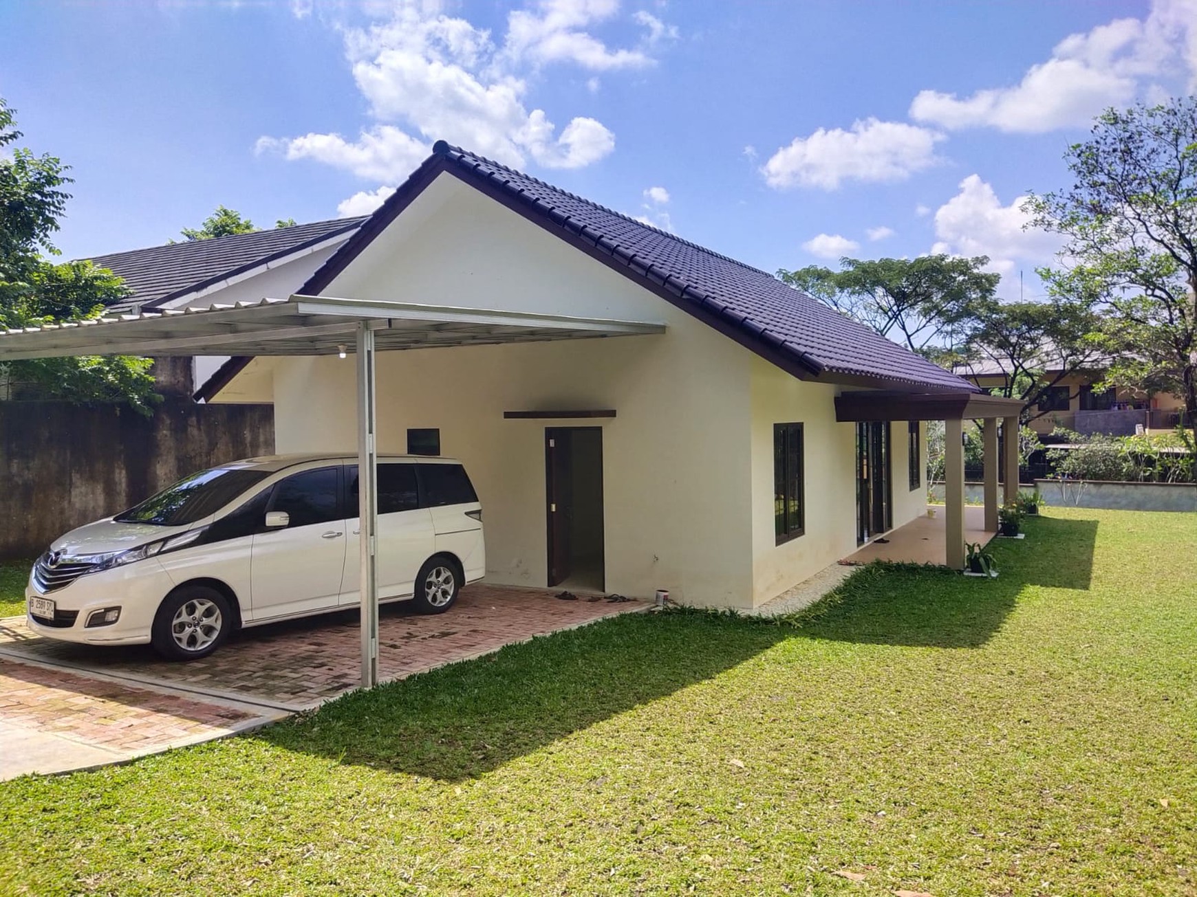 RUMAH DIJUAL SIAP HUNI POSISI HOEK KOMPLEK LAKESIDE HOME SENTUL CITY