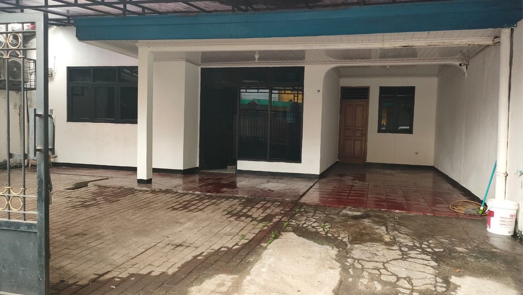 Rumah Semi Kantor di Daerah Monumen Pancasila Pinggir Jalan Utama