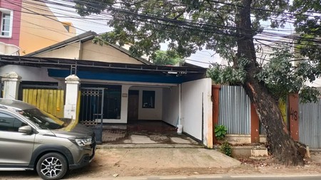 Rumah Semi Kantor di Daerah Monumen Pancasila Pinggir Jalan Utama  