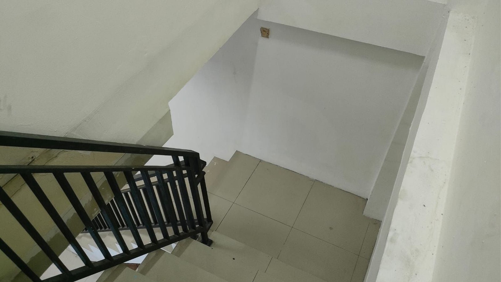 Rumah Semi Kantor di Daerah Monumen Pancasila Pinggir Jalan Utama