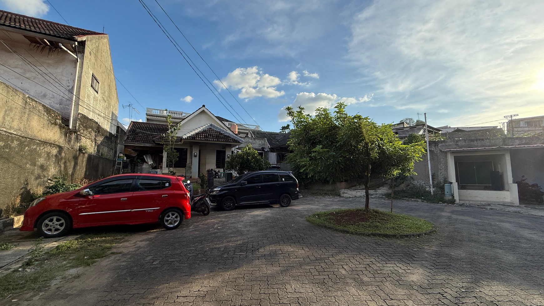 Available for sale Rumah dalam komplek Taman Bougenville Estate, Pondok Gede
