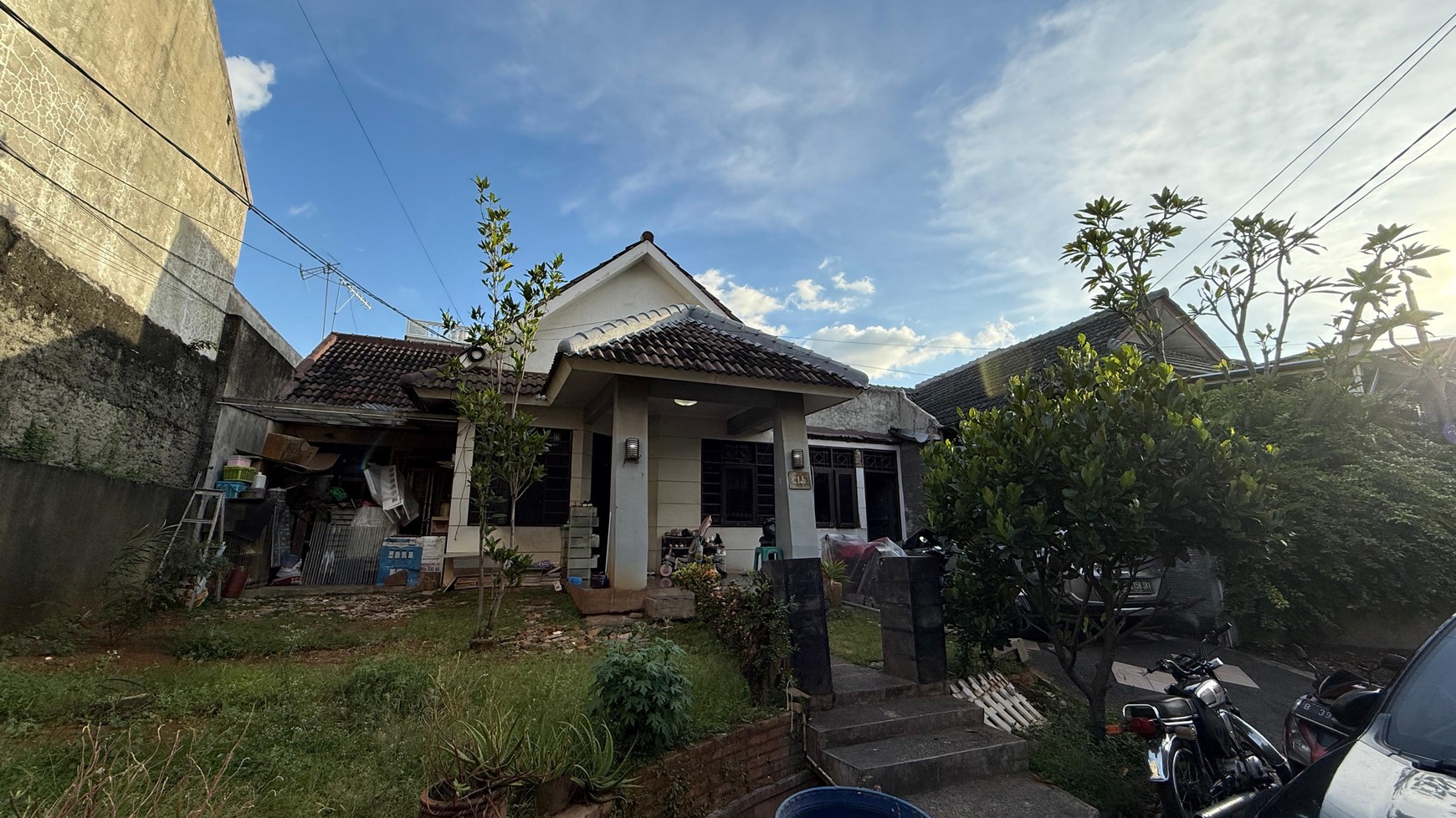 Available for sale Rumah dalam komplek Taman Bougenville Estate, Pondok Gede