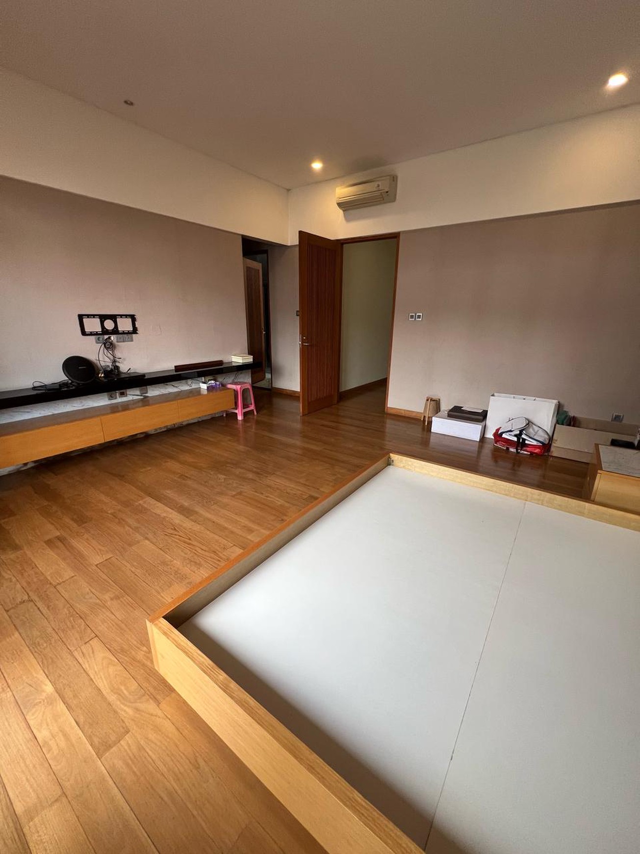 Rumah Mewah Semi Furnished di Tengah Kota Bandung