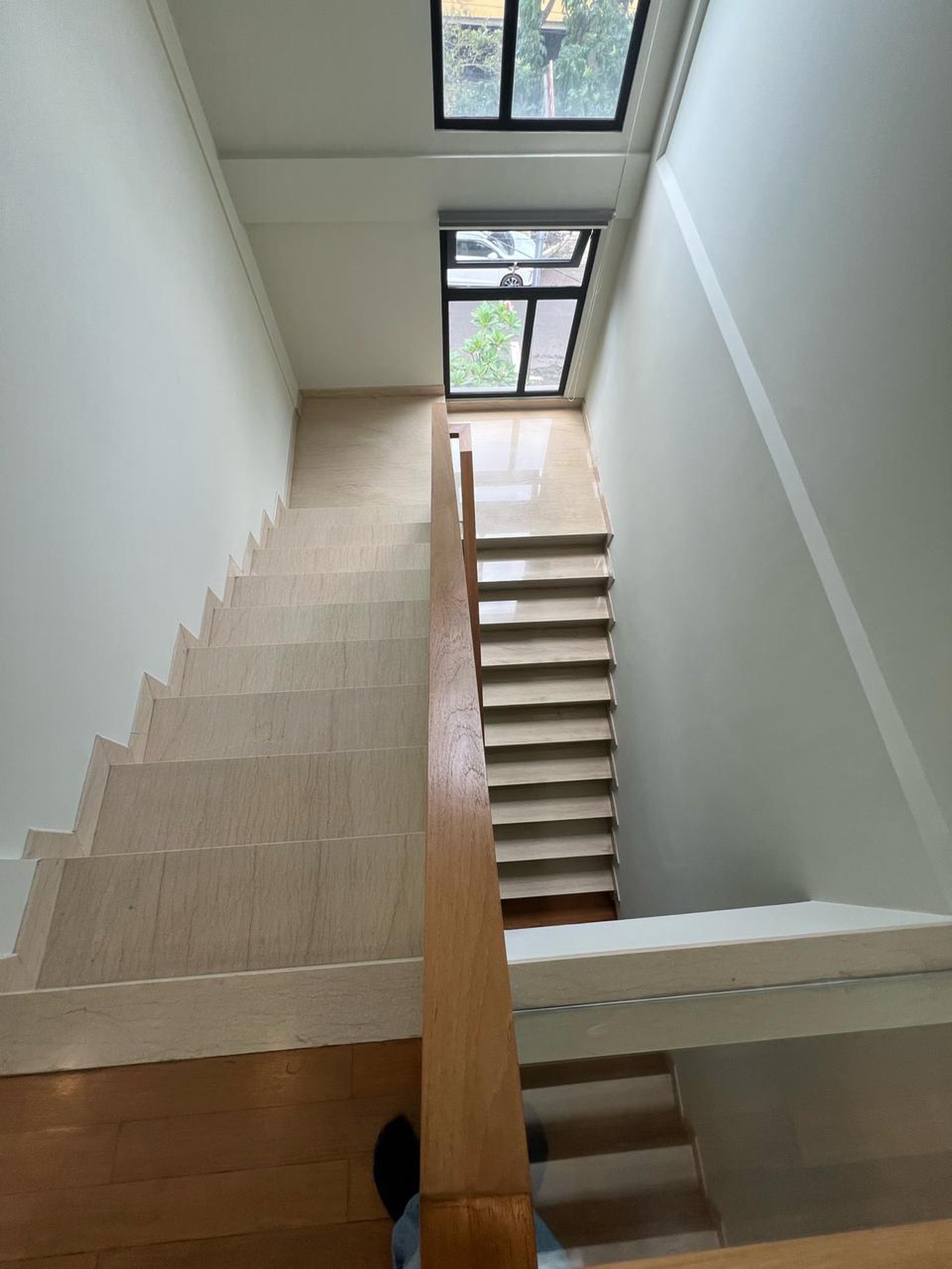 Rumah Mewah Semi Furnished di Tengah Kota Bandung