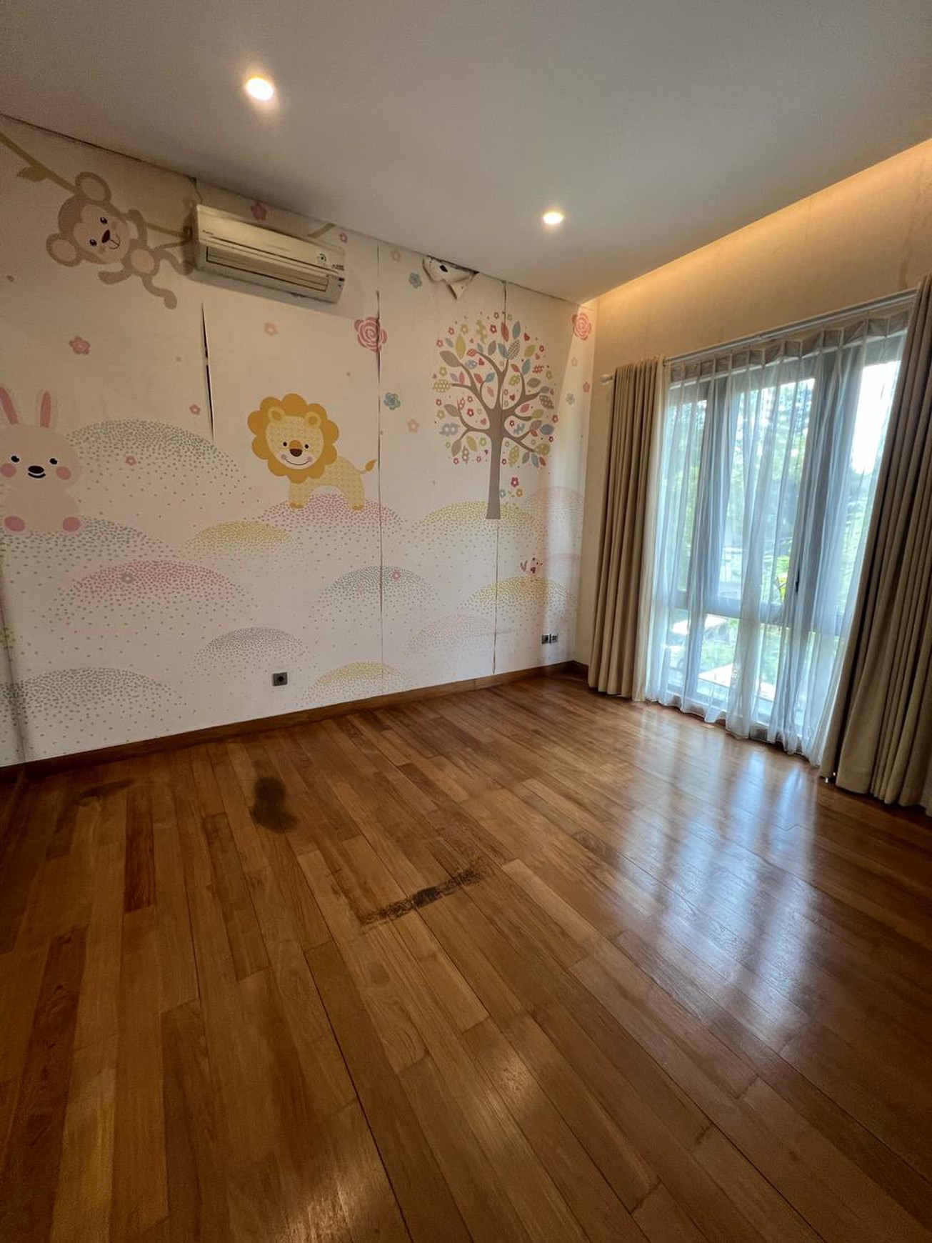 Rumah Mewah Semi Furnished di Tengah Kota Bandung
