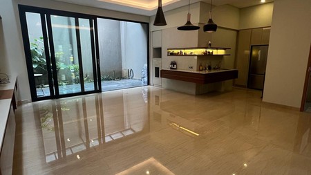 Rumah Mewah Semi Furnished di Tengah Kota Bandung