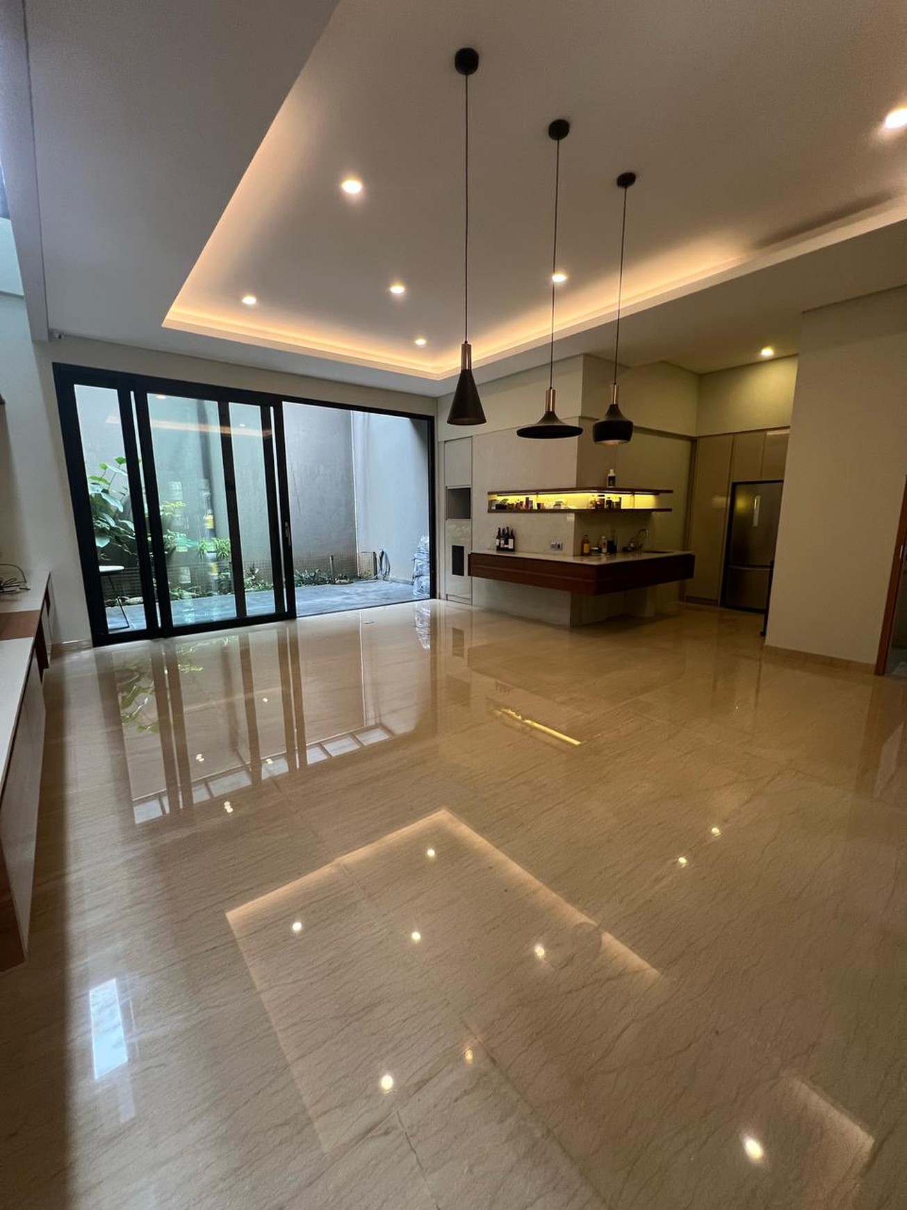 Rumah Mewah Semi Furnished di Tengah Kota Bandung