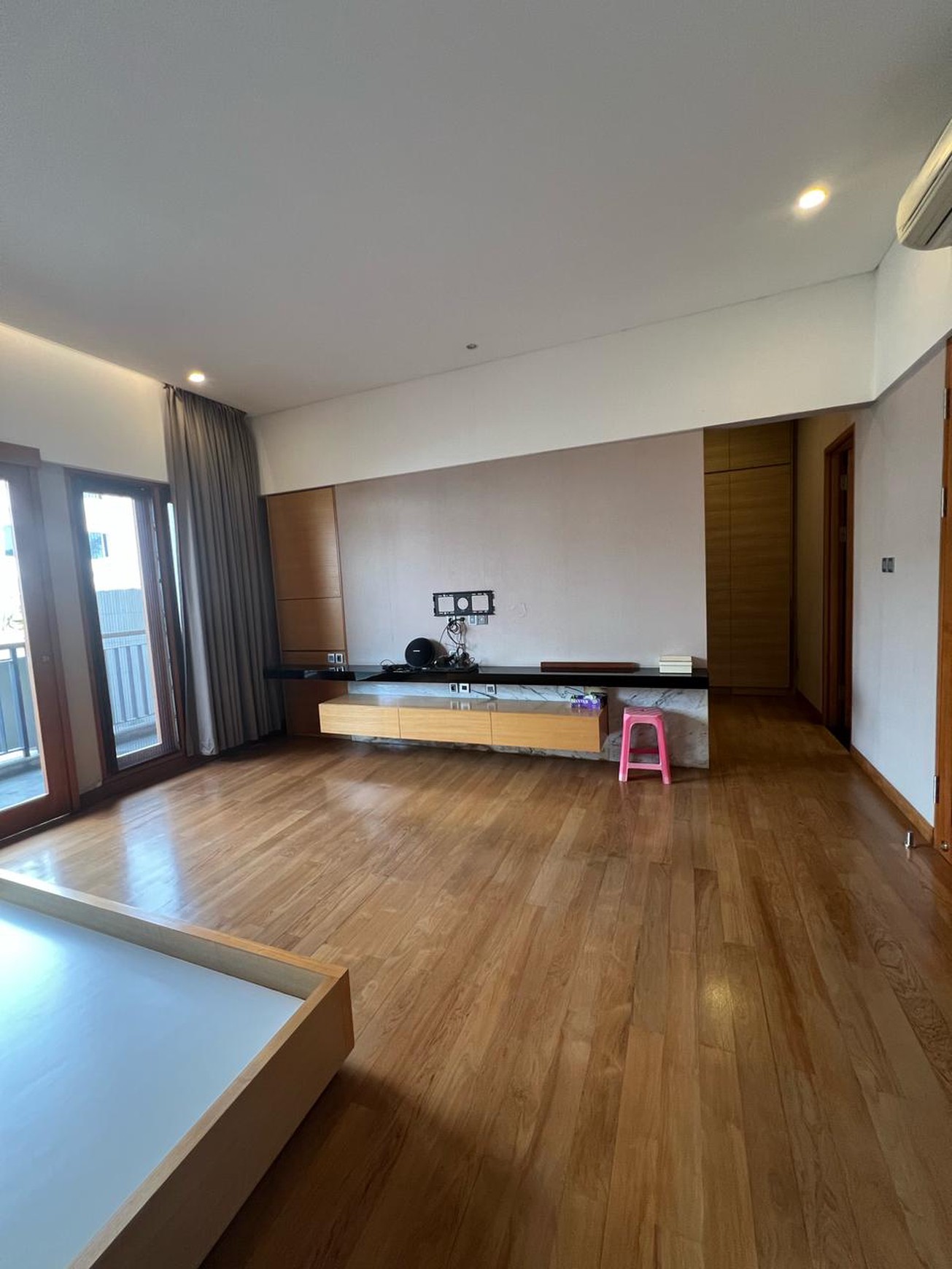Rumah Mewah Semi Furnished di Tengah Kota Bandung