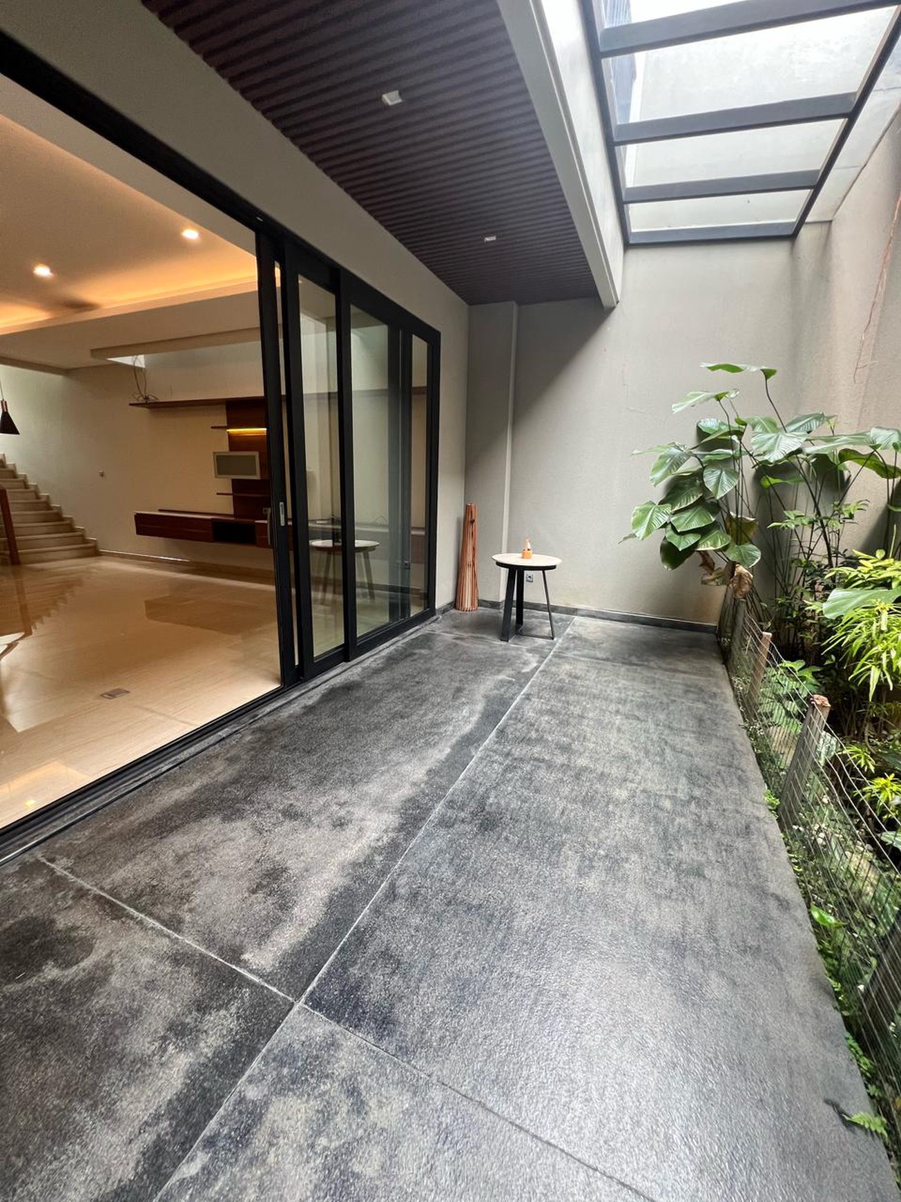 Rumah Mewah Semi Furnished di Tengah Kota Bandung
