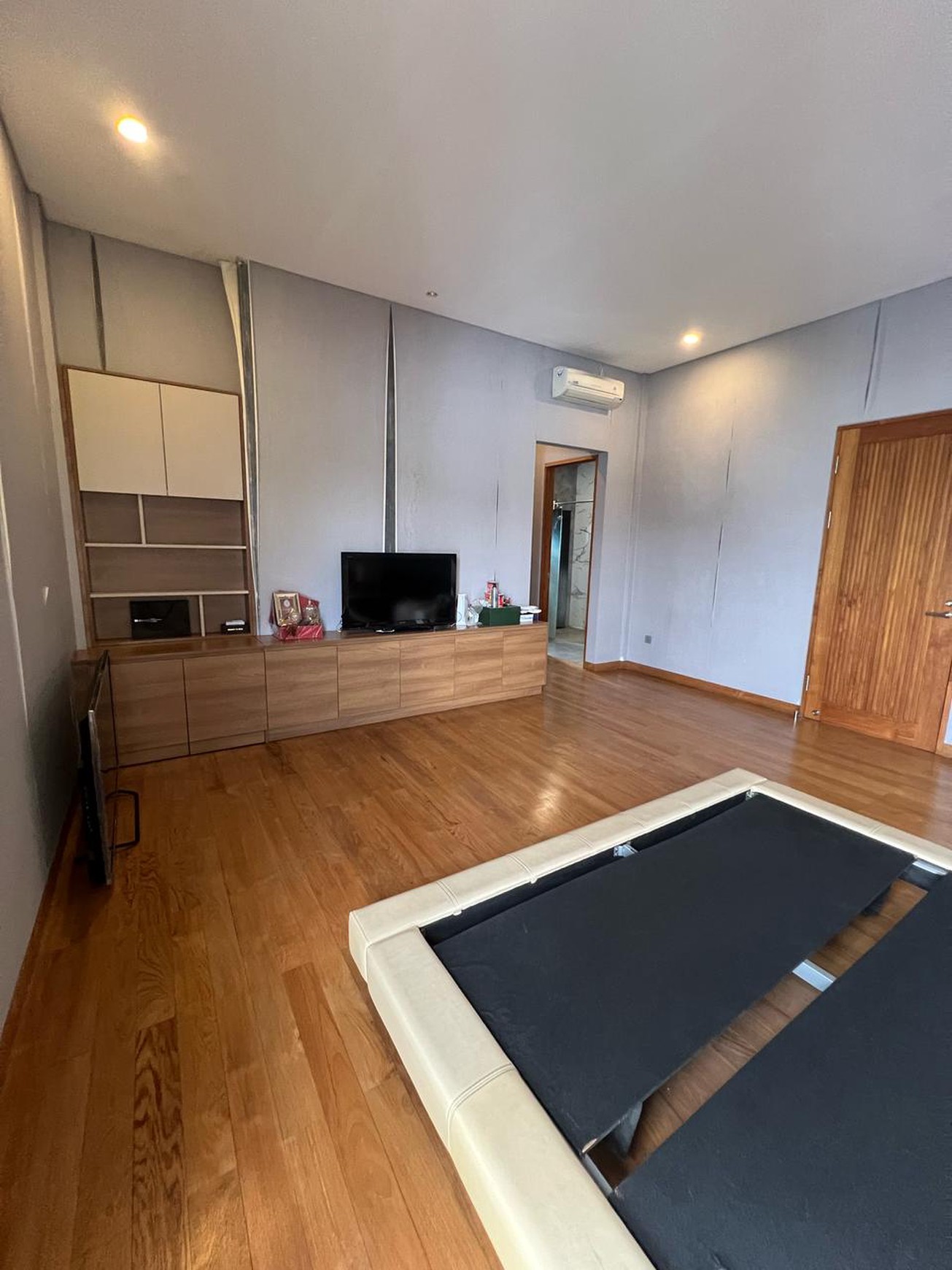 Rumah Mewah Semi Furnished di Tengah Kota Bandung