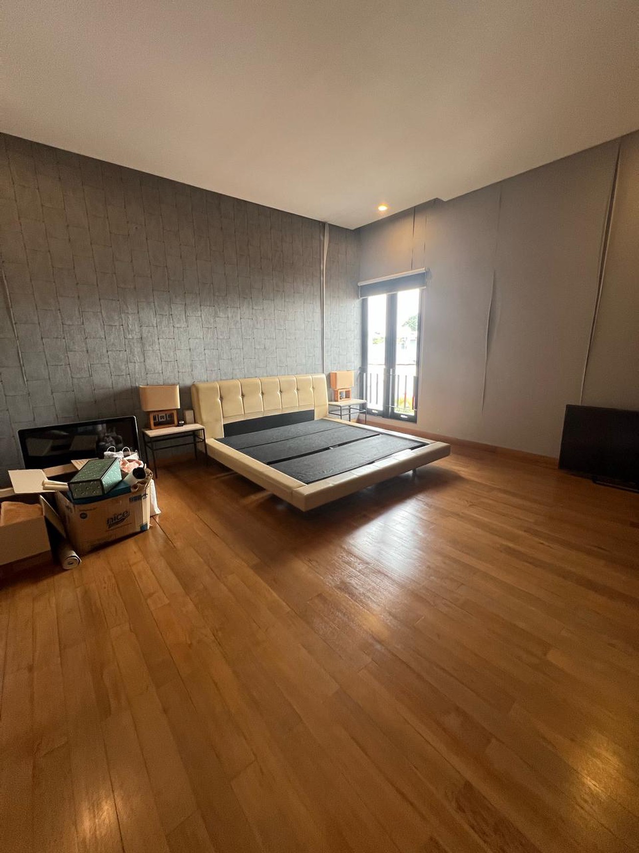 Rumah Mewah Semi Furnished di Tengah Kota Bandung