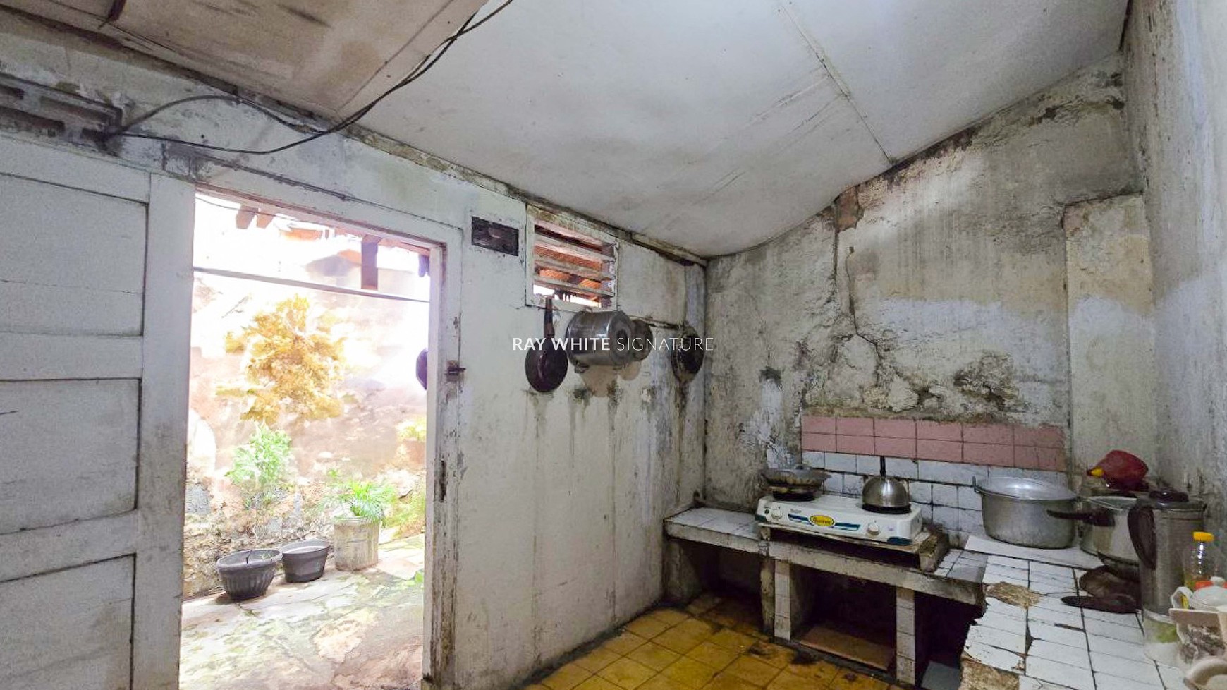 Rumah Bangunan Lama di Jalan Danau Dibawah Blok G1, Bendungan Hilir