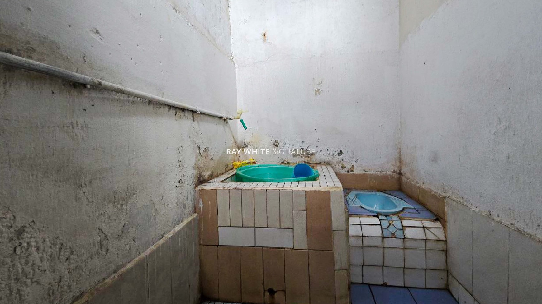 Rumah Bangunan Lama di Jalan Danau Dibawah Blok G1, Bendungan Hilir