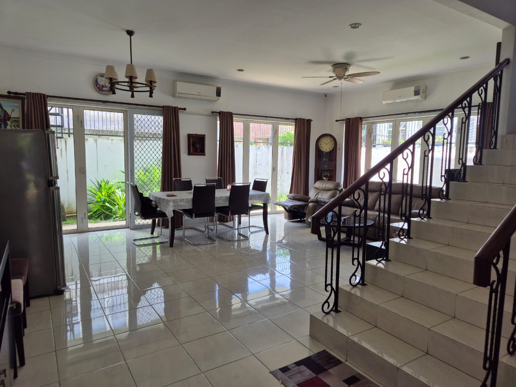 Dijual Rumah dengan luas tanah 301 di daerah Rolling Hills Lippo Karawaci Tangerang