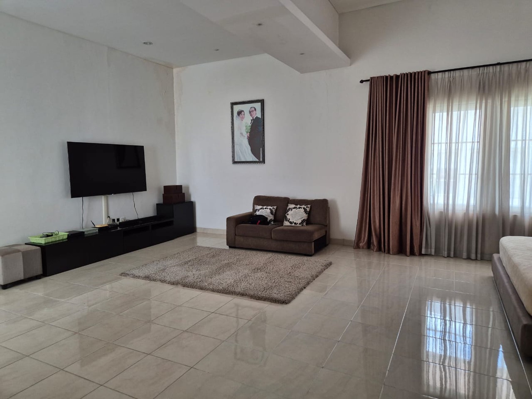 Dijual Rumah dengan luas tanah 301 di daerah Rolling Hills Lippo Karawaci Tangerang