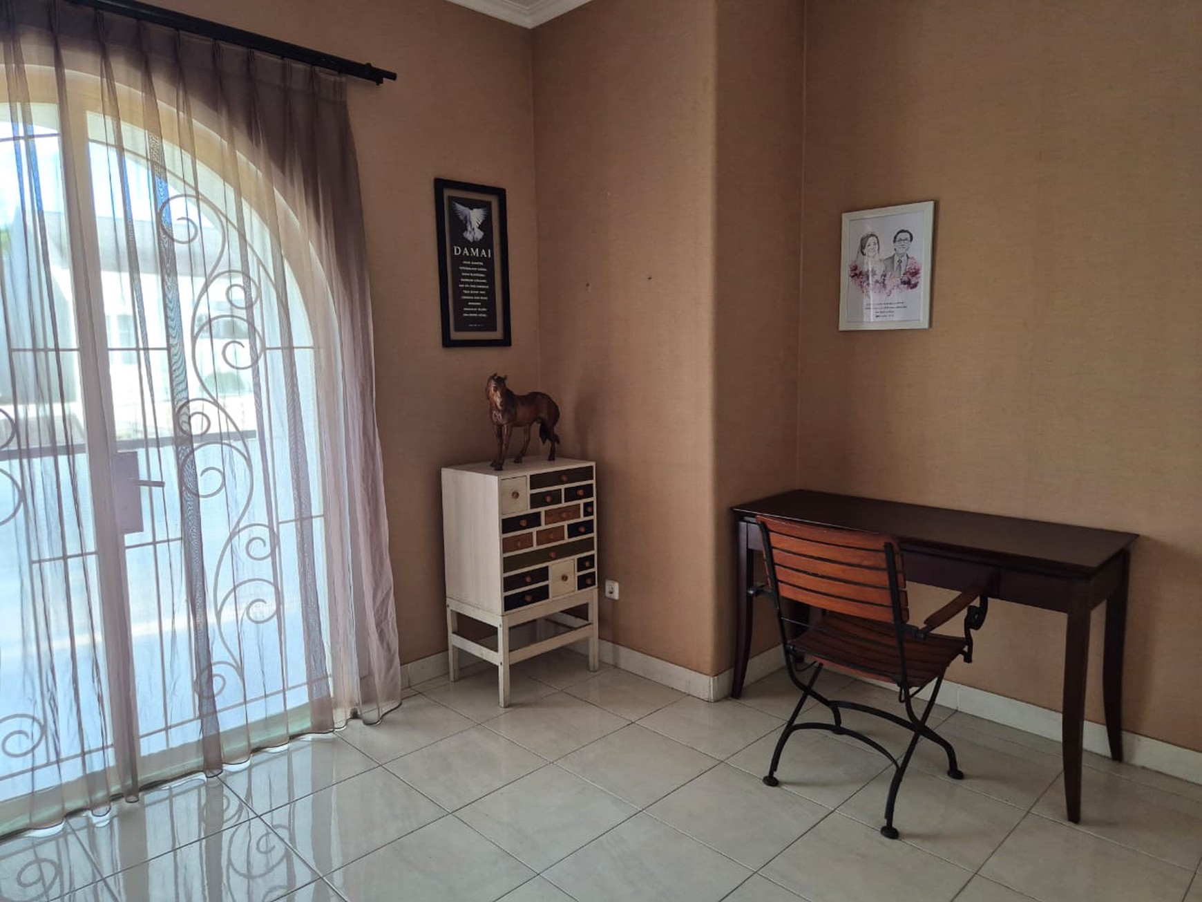 Dijual Rumah dengan luas tanah 301 di daerah Rolling Hills Lippo Karawaci Tangerang