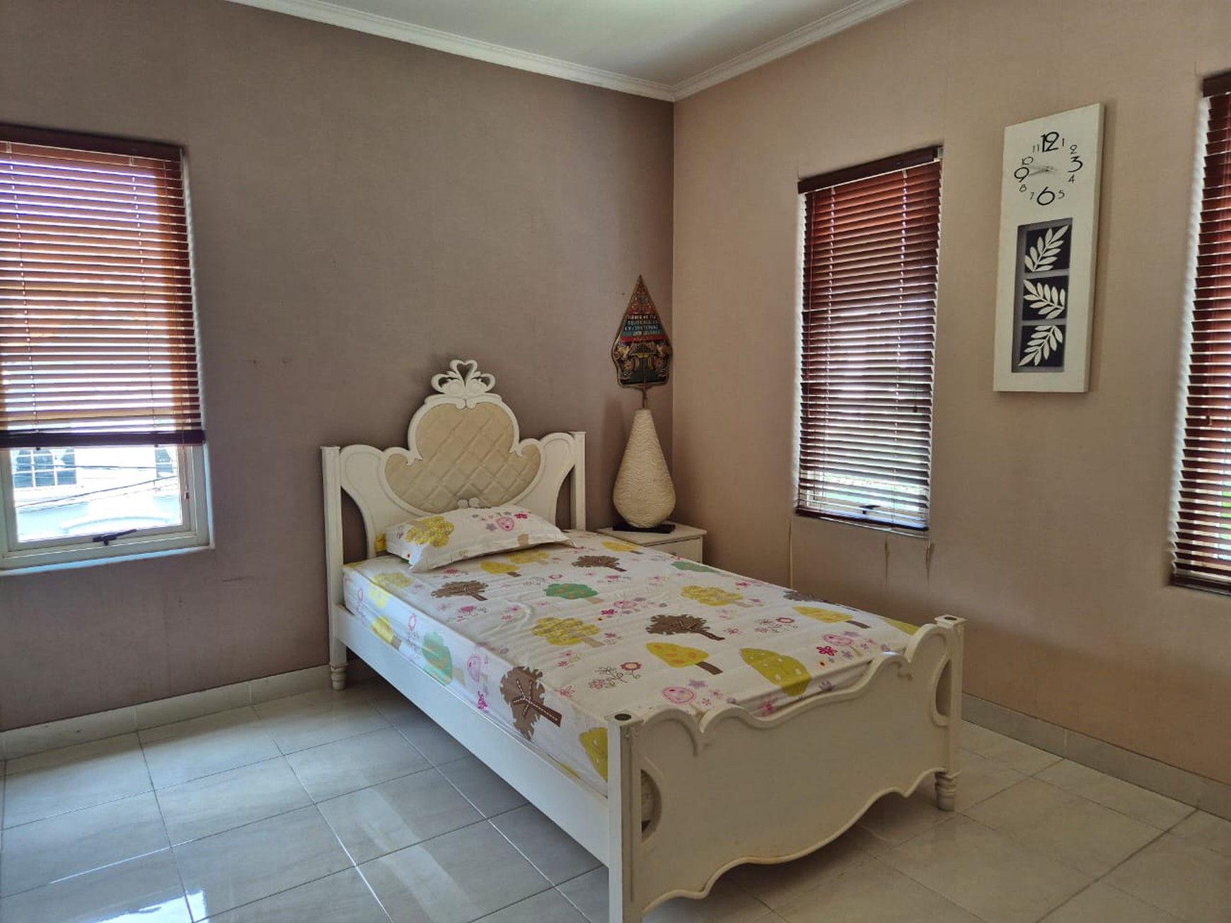 Dijual Rumah dengan luas tanah 301 di daerah Rolling Hills Lippo Karawaci Tangerang