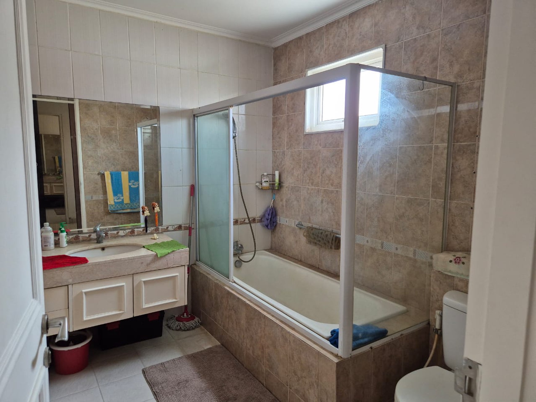 Dijual Rumah dengan luas tanah 301 di daerah Rolling Hills Lippo Karawaci Tangerang