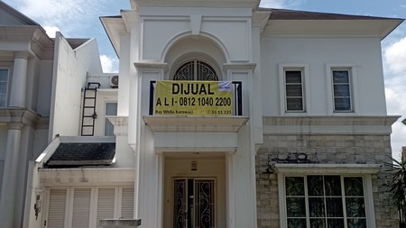 Dijual Rumah dengan luas tanah 301 di daerah Rolling Hills Lippo Karawaci Tangerang