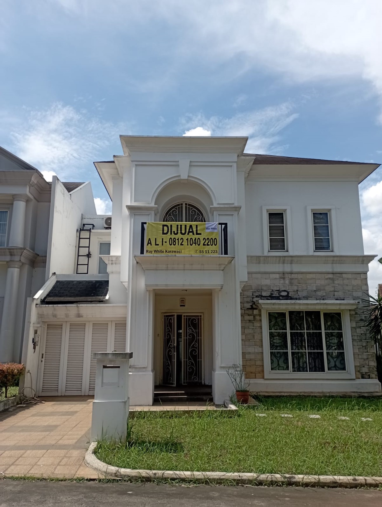 Dijual Rumah dengan luas tanah 301 di daerah Rolling Hills Lippo Karawaci Tangerang