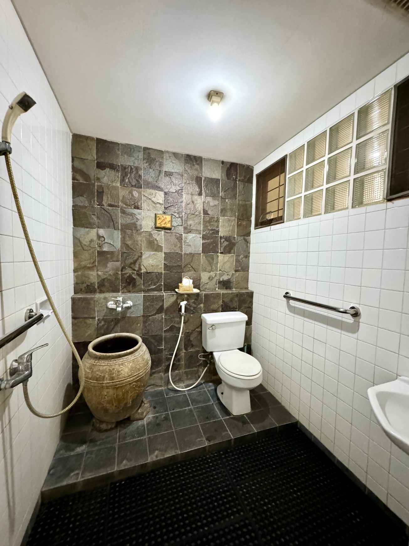 Dijual Rumah di Bumi Bintaro Permai, Jakarta Selatan