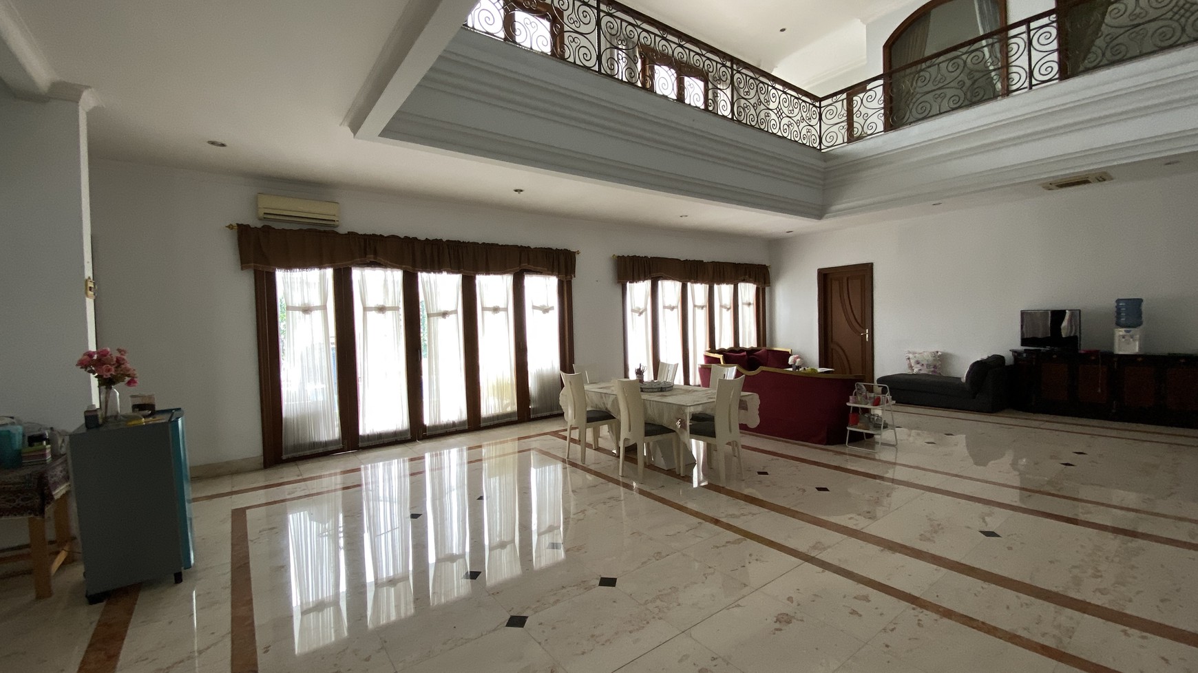 TURUN HARGA DI BAWAH NJOP RUMAH MEWAH MEGA KUNINGAN