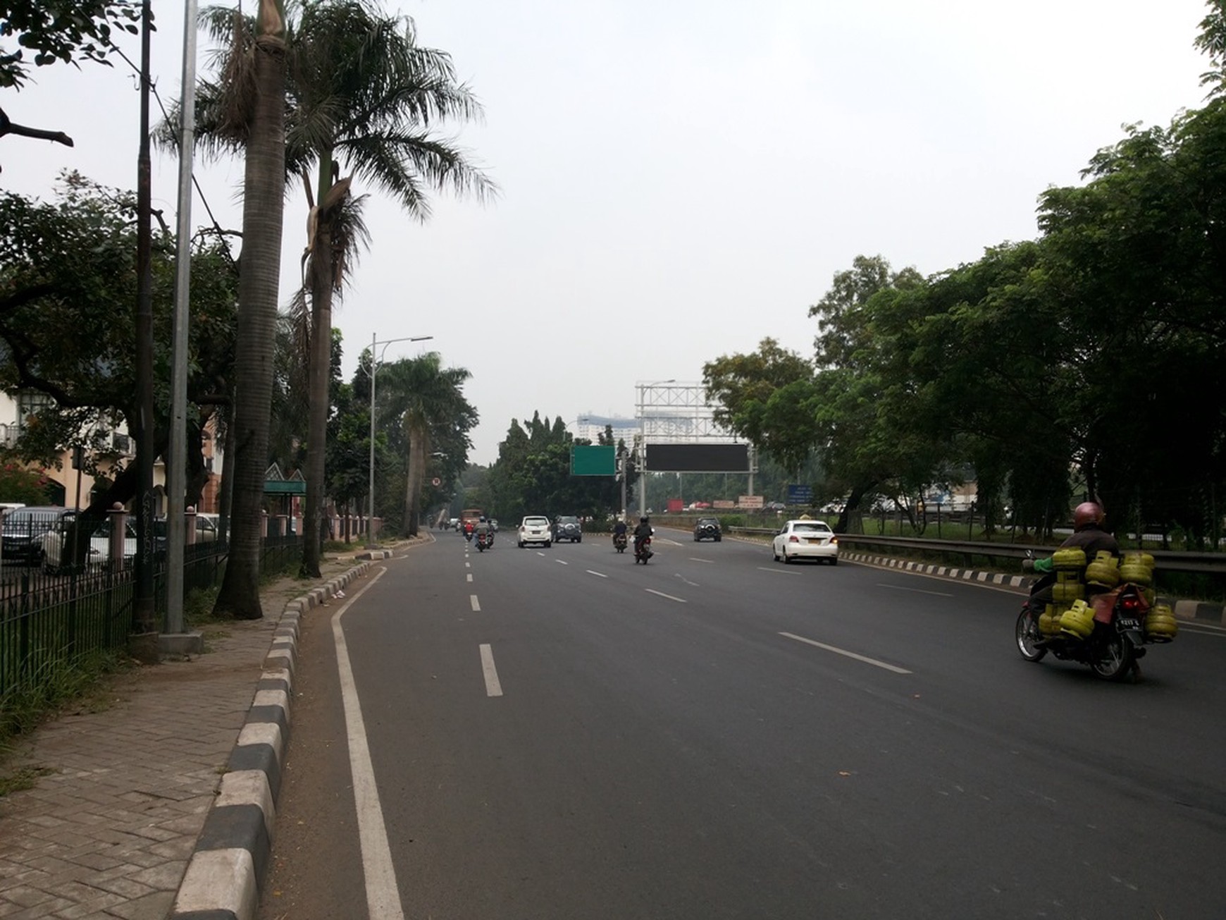 Ruko 3,5 Lantai Siap Pakai Diarea Lebak Bulus, Akses Gatte Tol TB Simatupang