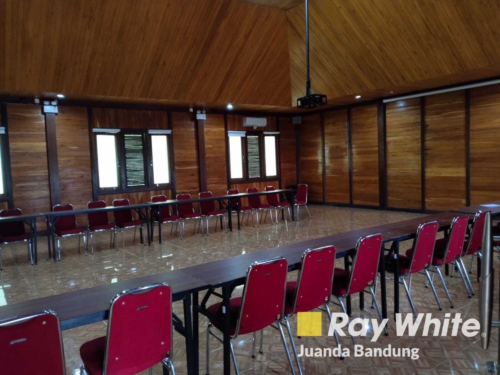 Langka! Villa resort aktif di Maribaya Lembang sangat Asri Nyaman dan menguntungkan!!