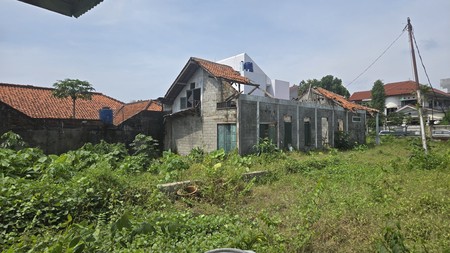 Dijual Rumah hitung tanah di lokasi strategis cocok untuk hunian atau usaha