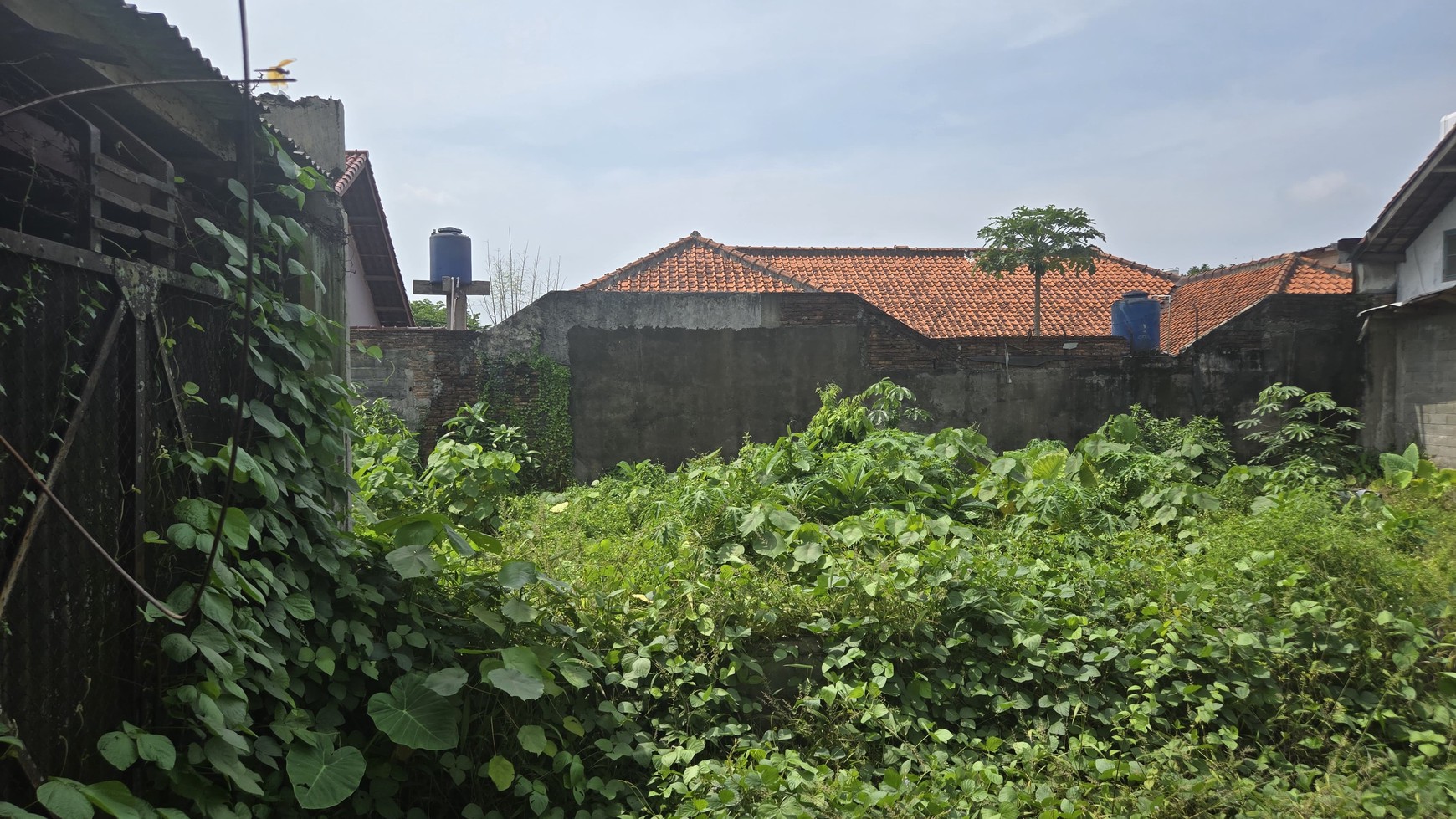 Dijual Rumah hitung tanah di lokasi strategis cocok untuk hunian atau usaha
