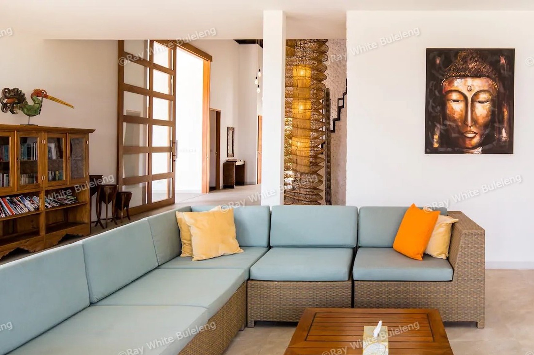 Beachfront Luxury Villa with Expansive Ocean Views - Expansive Estate with Modern Elegance