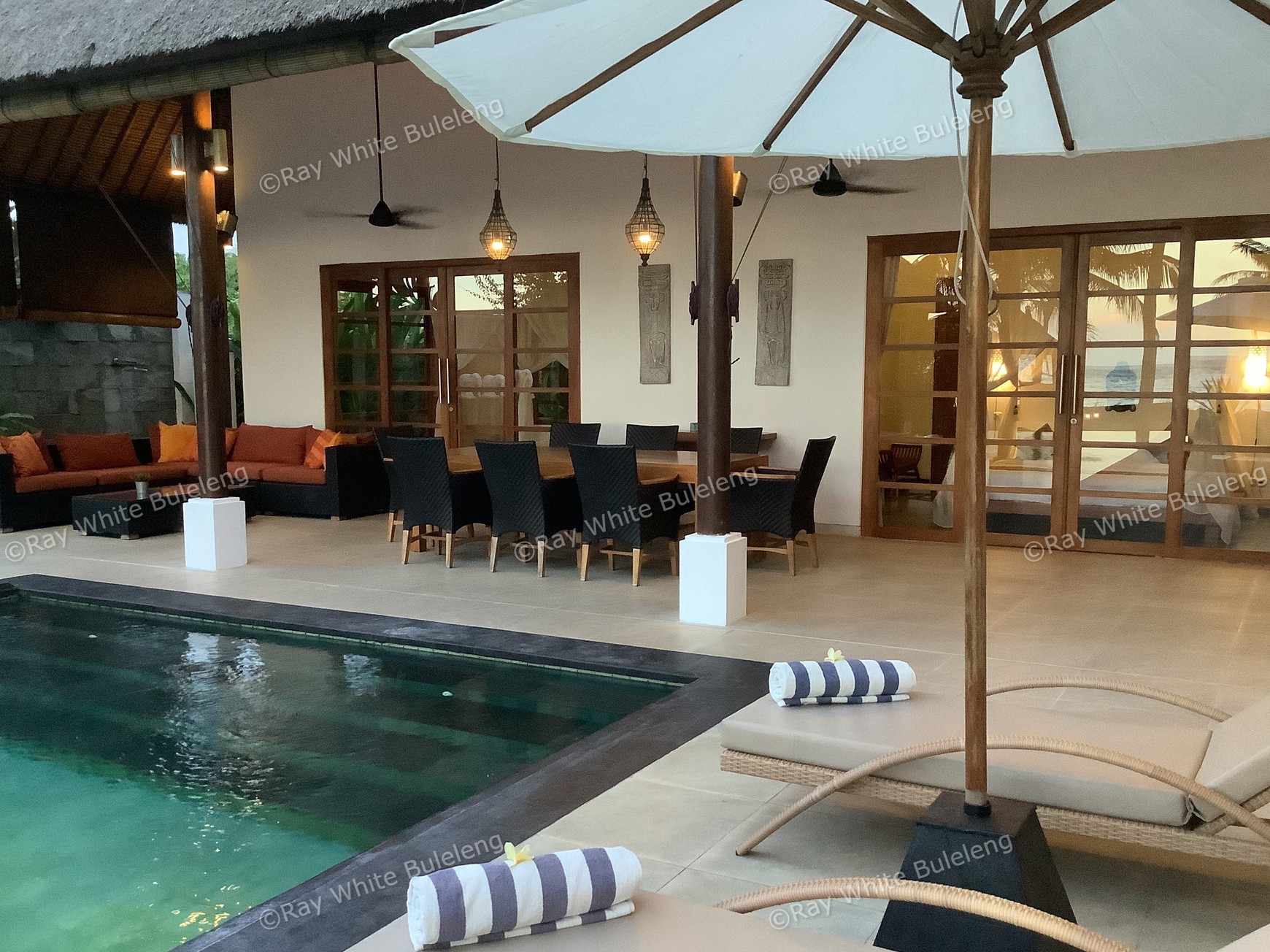 Beachfront Luxury Villa with Expansive Ocean Views - Expansive Estate with Modern Elegance