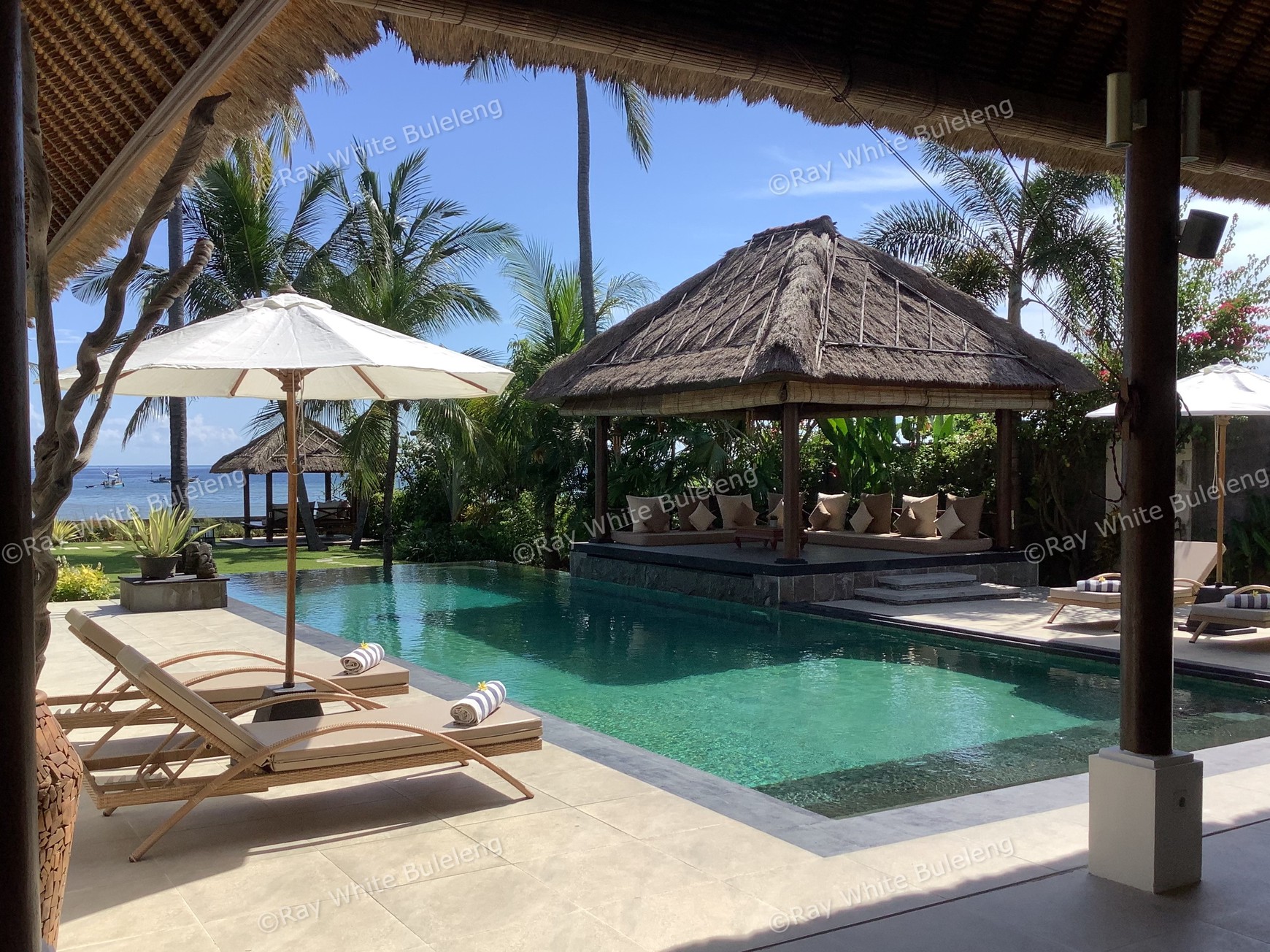 Beachfront Luxury Villa with Expansive Ocean Views - Expansive Estate with Modern Elegance