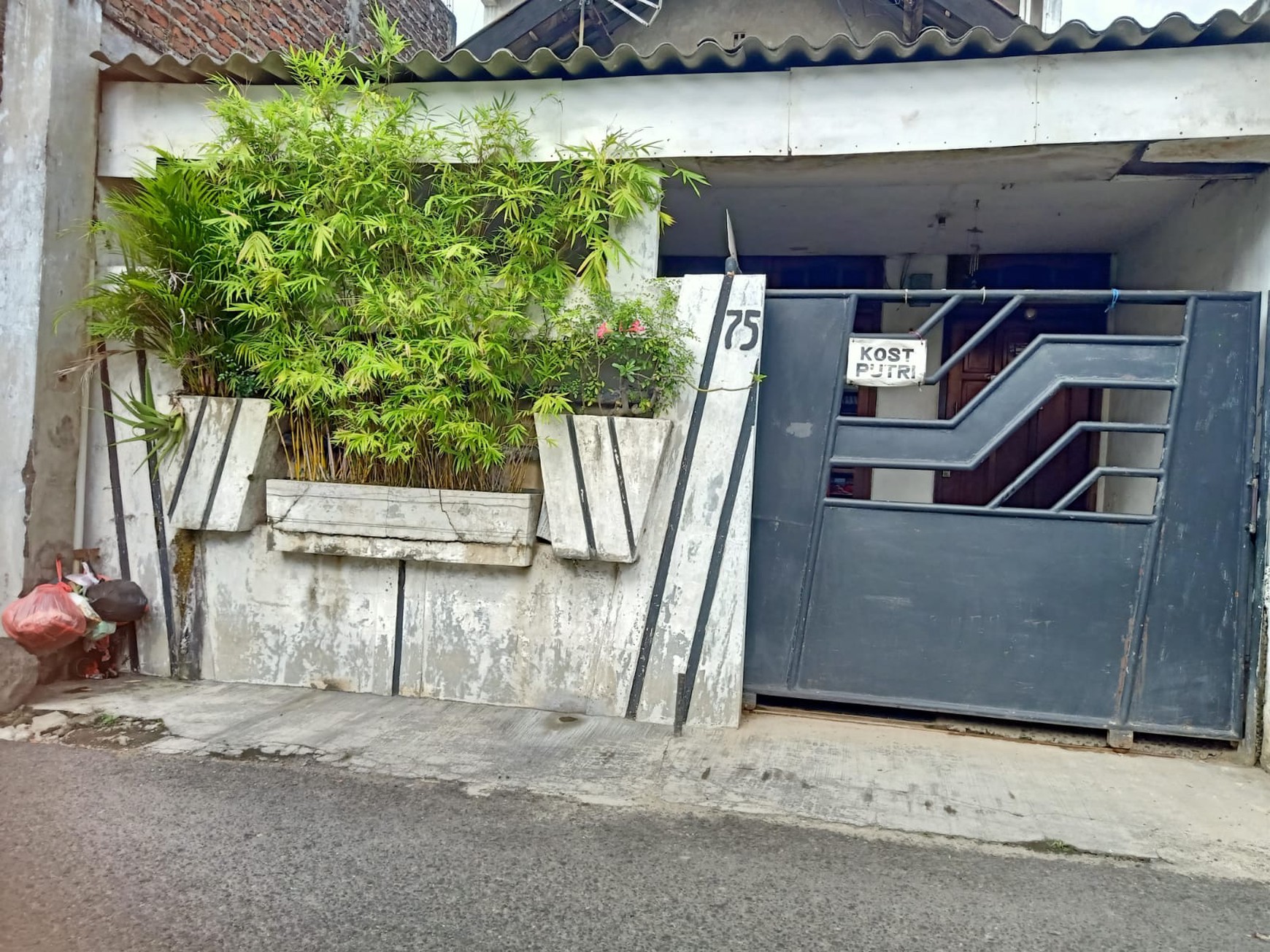 Rumah Bagus Siap Huni Dijual Petemon Sidomulyo Surabaya