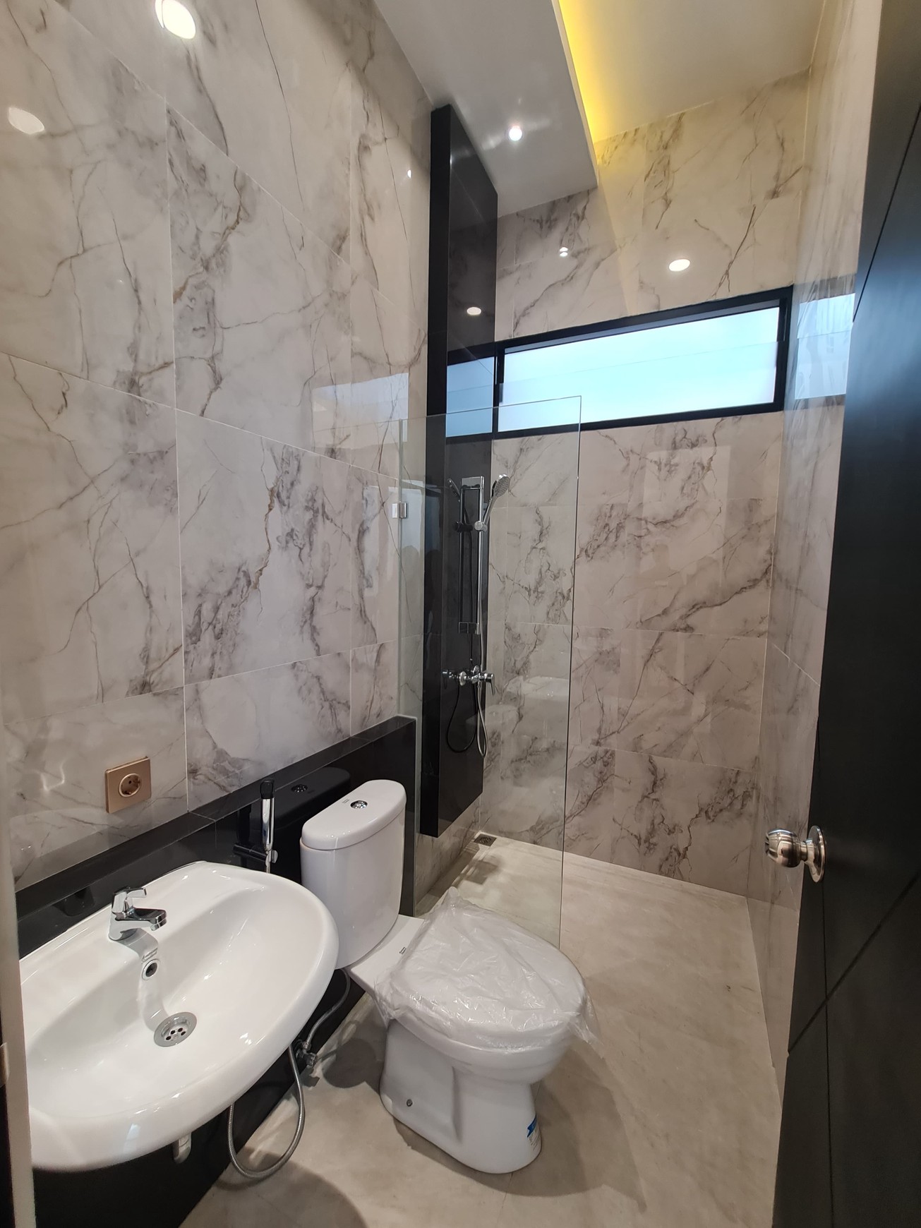 Dijual Rumah Baru di Darmo Permai Timur Surabaya Barat