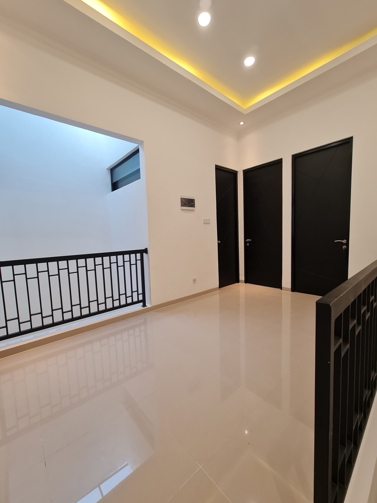 MURAH Rp.2 Milyar-an Rumah Dijual Rumah Baru Darmo Permai Timur Surabaya Dekat Pakuwon Indah, Royal Residence, Dian Istana, Wisata Bukit Mas