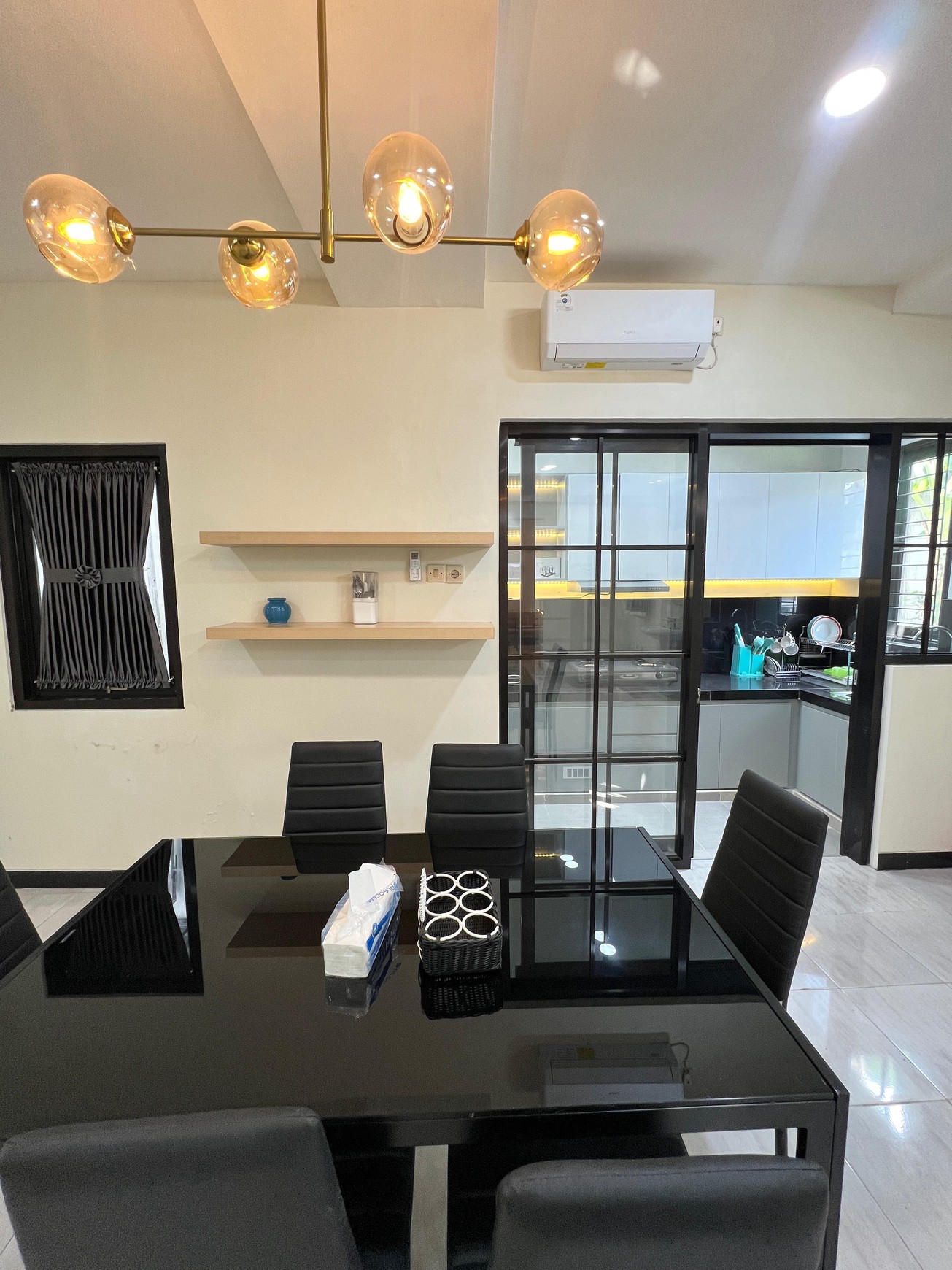 Rumah Siap Huni di Sidoarjo Selatan - Full AC, CCTV, Internet - Hanya 890 Juta!