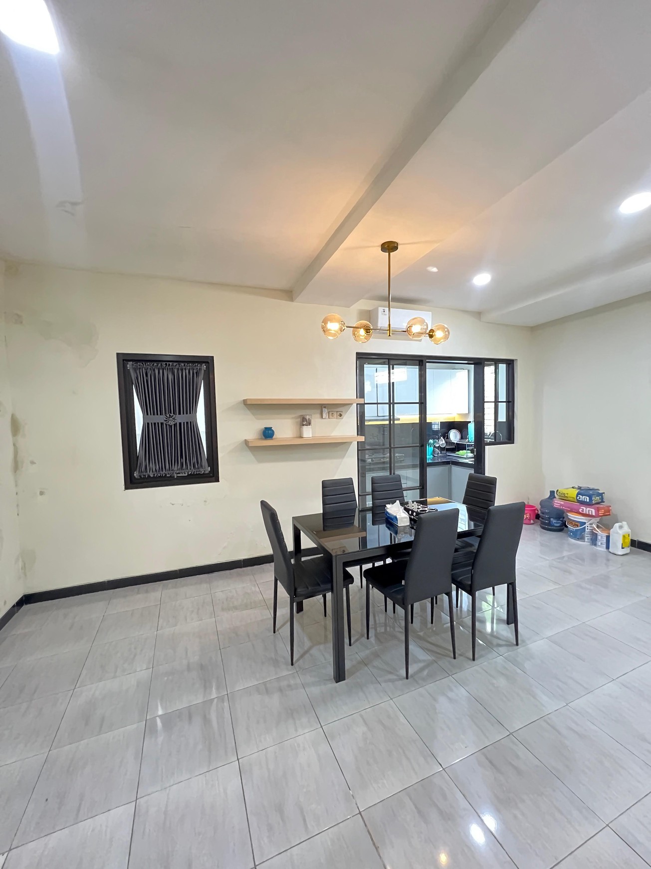 Rumah Siap Huni di Sidoarjo Selatan - Full AC, CCTV, Internet - Hanya 890 Juta!